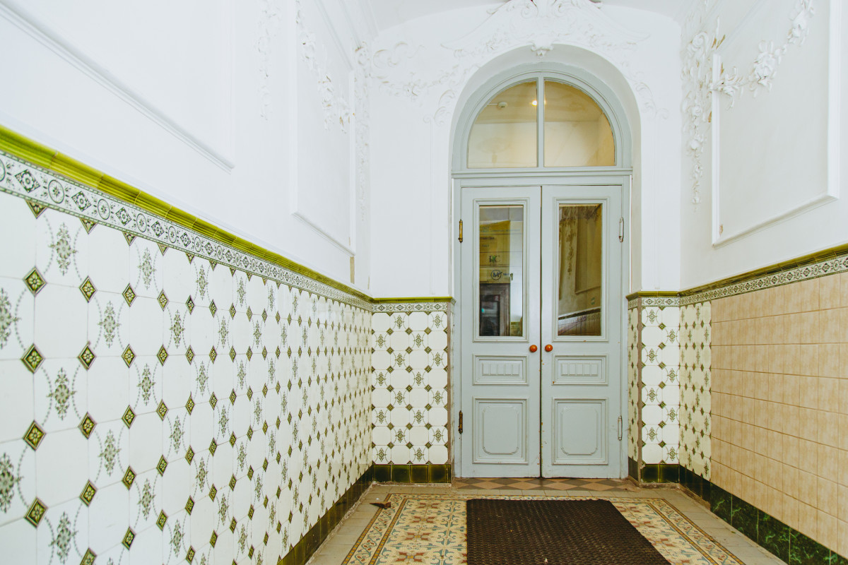 Pārdod namīpašumu, Teātra iela - Attēls 1