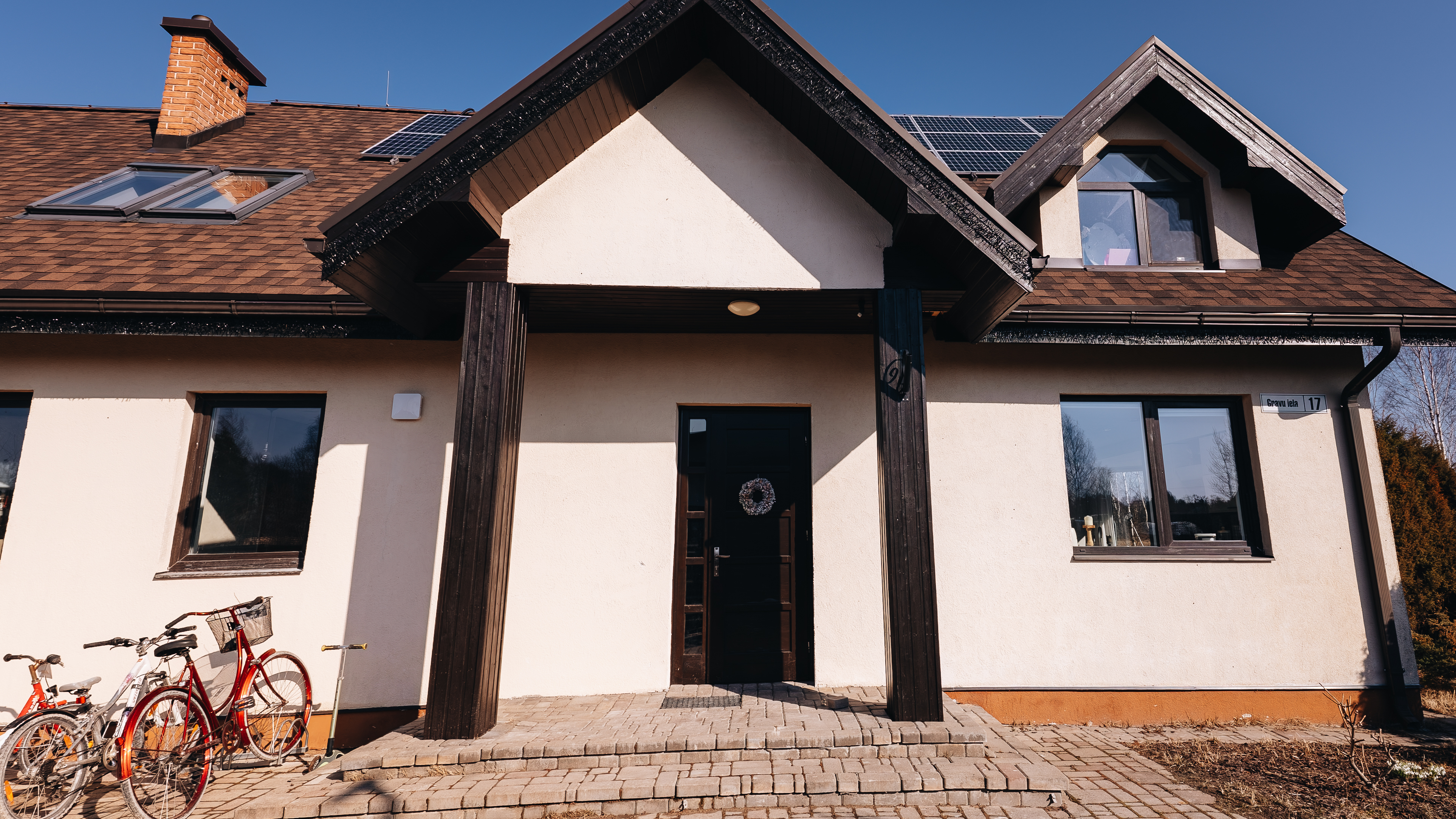 Pārdod māju, Gravu iela - Attēls 1