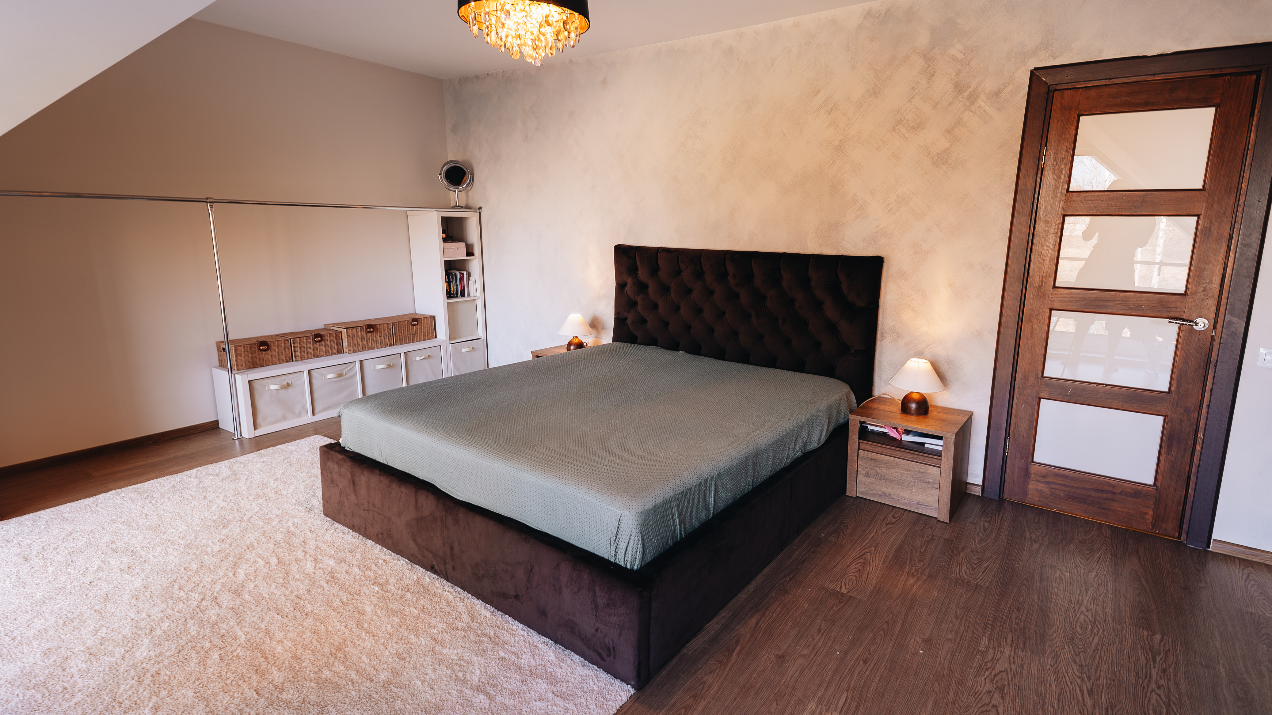 Pārdod māju, Gravu iela - Attēls 1