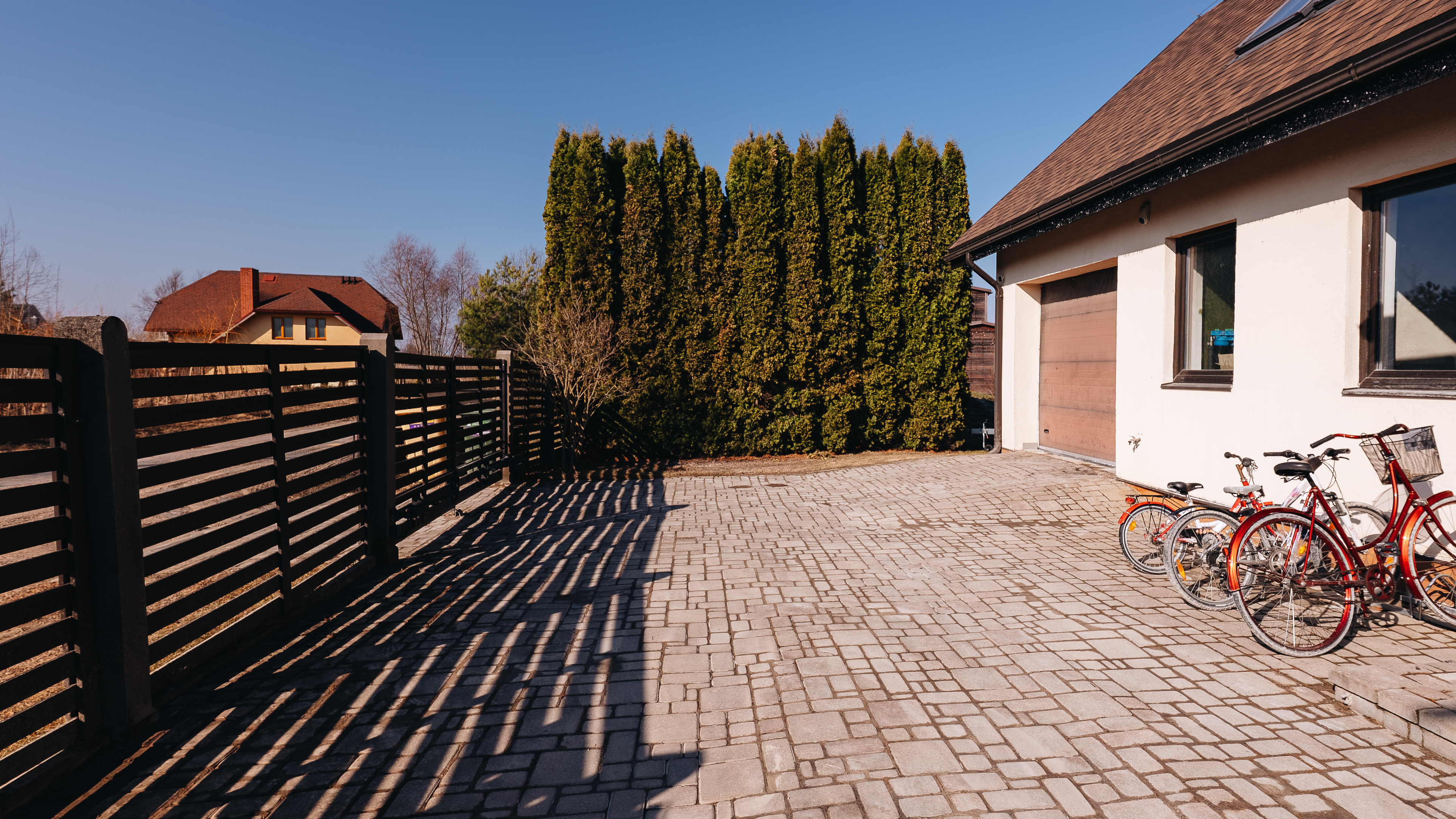 Pārdod māju, Gravu iela - Attēls 1