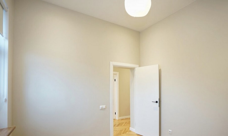 Pārdod māju, Tallinas iela - Attēls 1