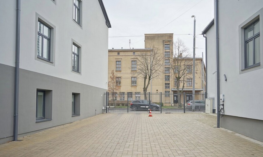 Pārdod māju, Tallinas iela - Attēls 1