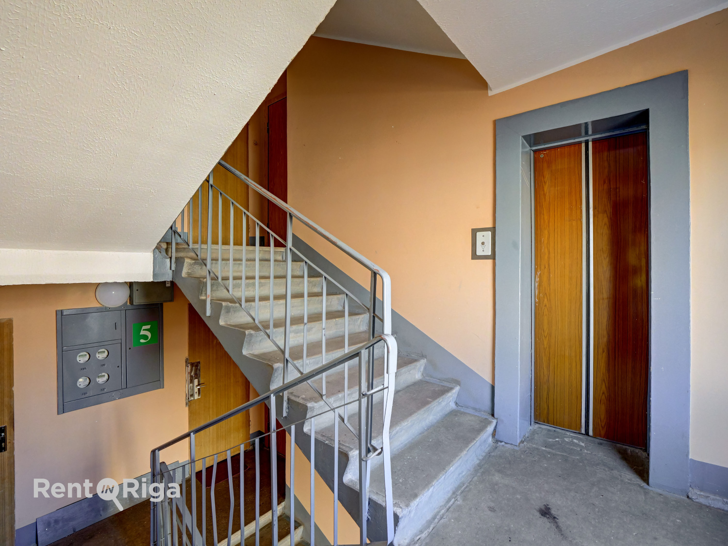 Pārdod dzīvokli, Salnas iela 6 - Attēls 1