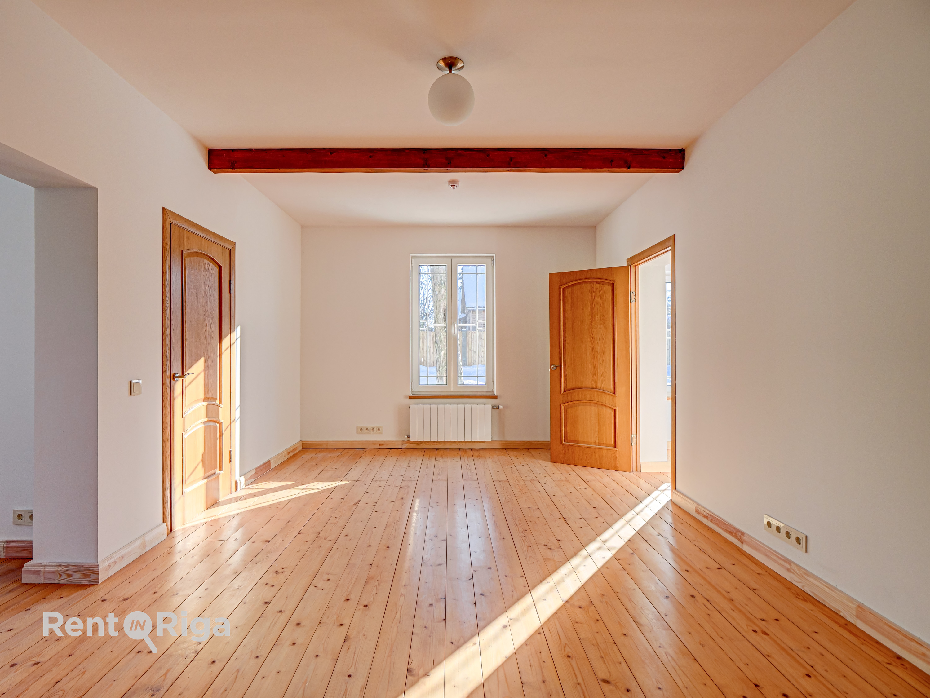 Pārdod māju, Teātra iela - Attēls 1