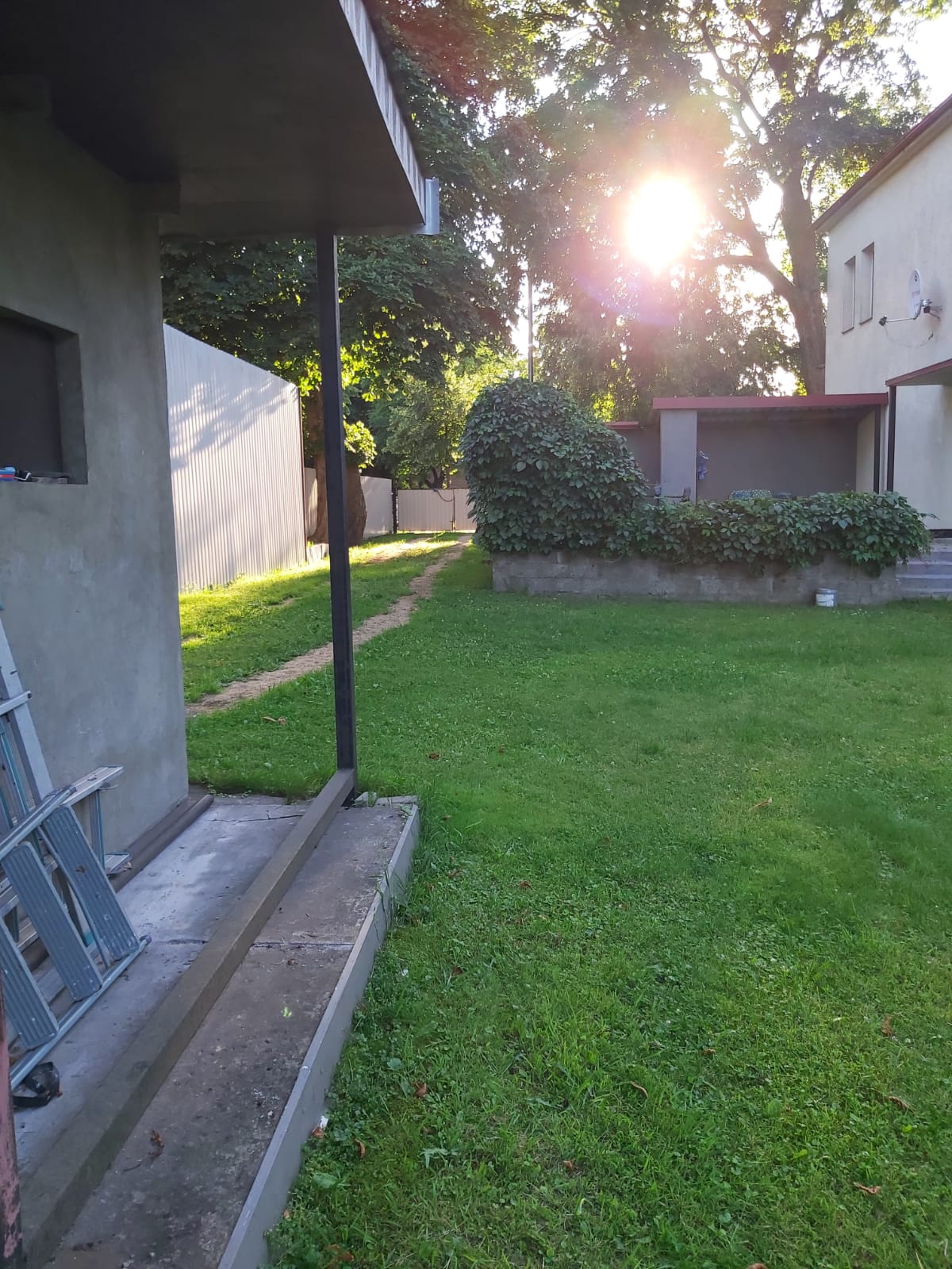 Pārdod māju, Vienības gatve - Attēls 1