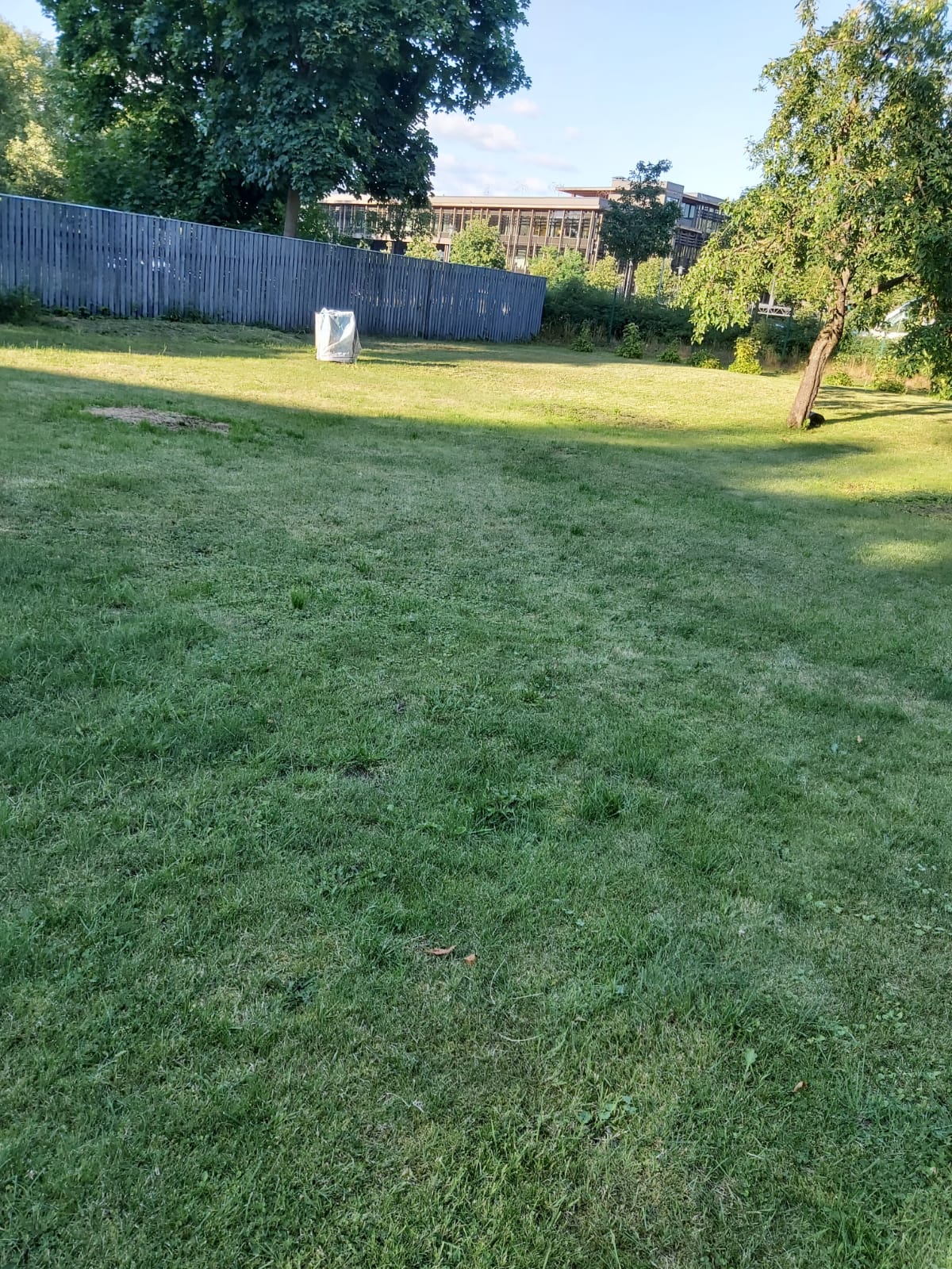 Pārdod māju, Vienības gatve - Attēls 1