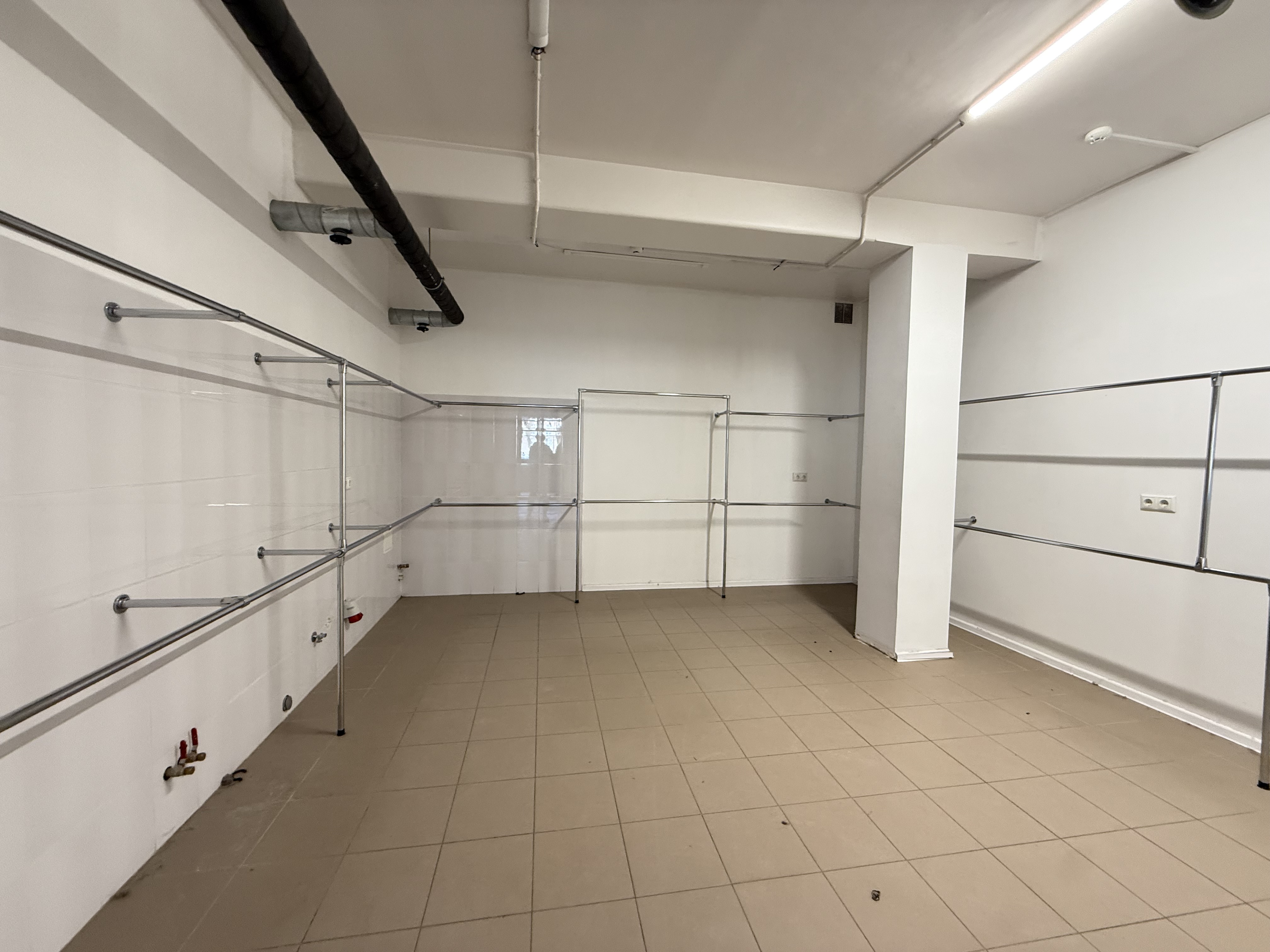 Iznomā tirdzniecības telpas, Raiņa iela - Attēls 1