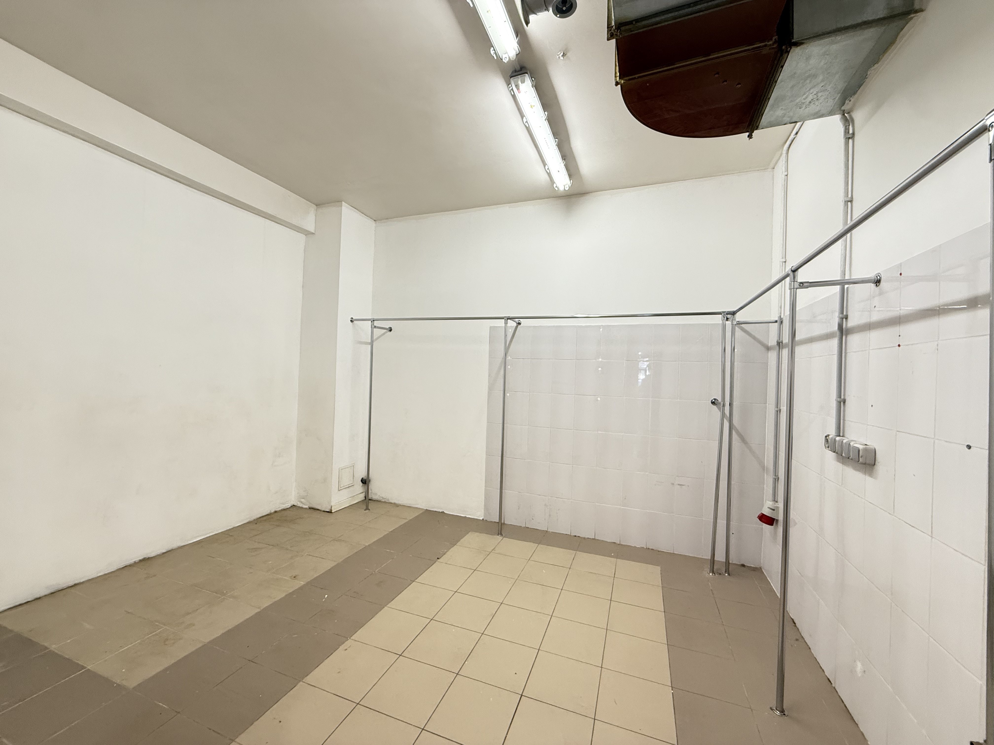 Iznomā tirdzniecības telpas, Raiņa iela - Attēls 1