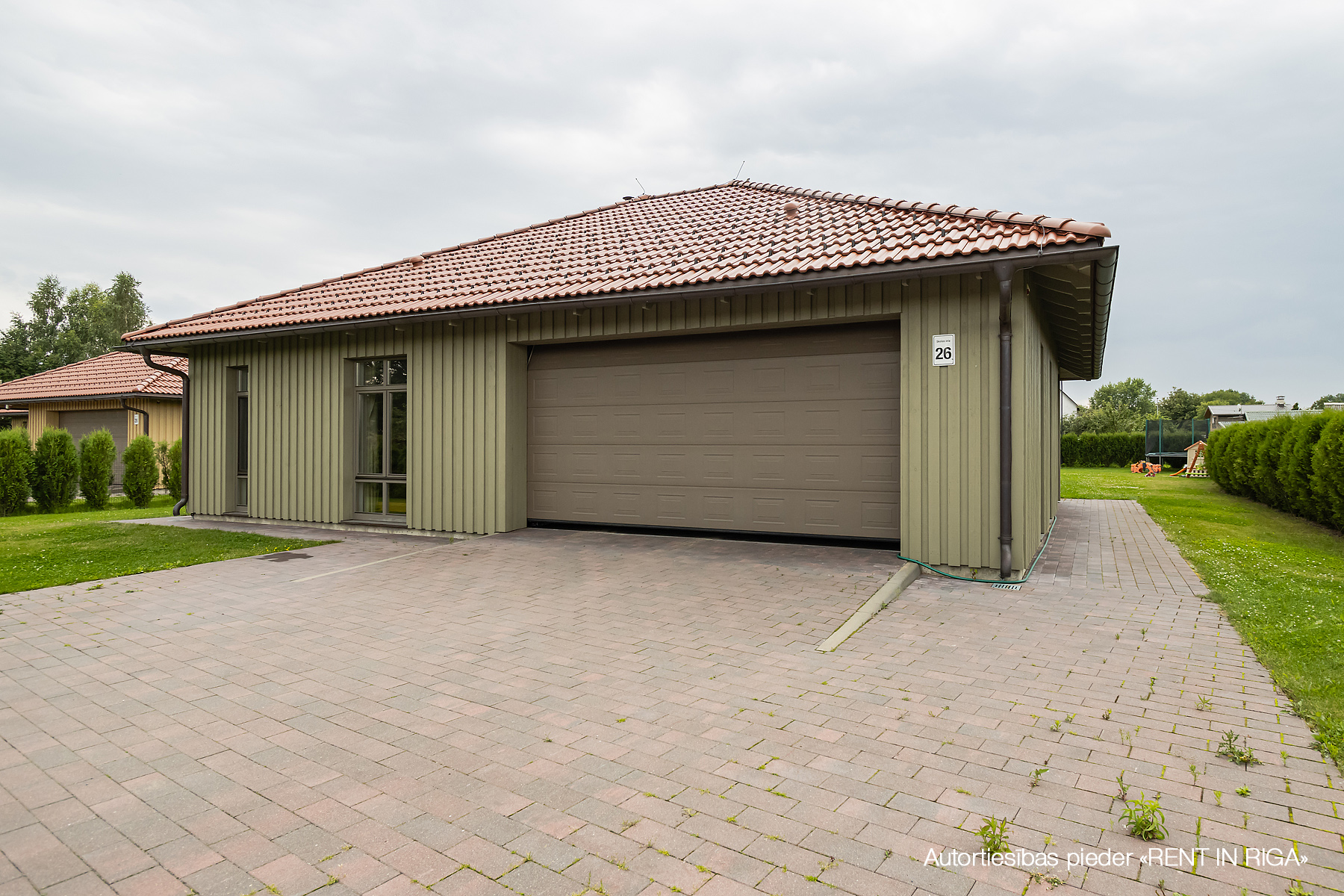 Izīrē māju, Skolas iela - Attēls 1