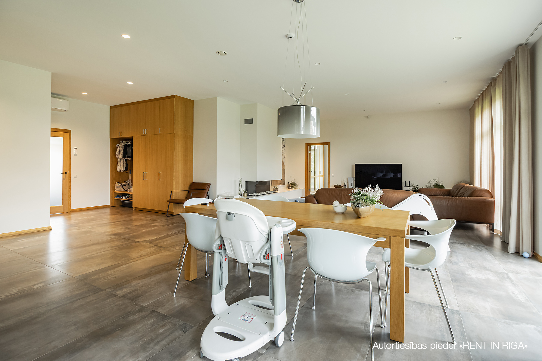 Izīrē māju, Skolas iela - Attēls 1