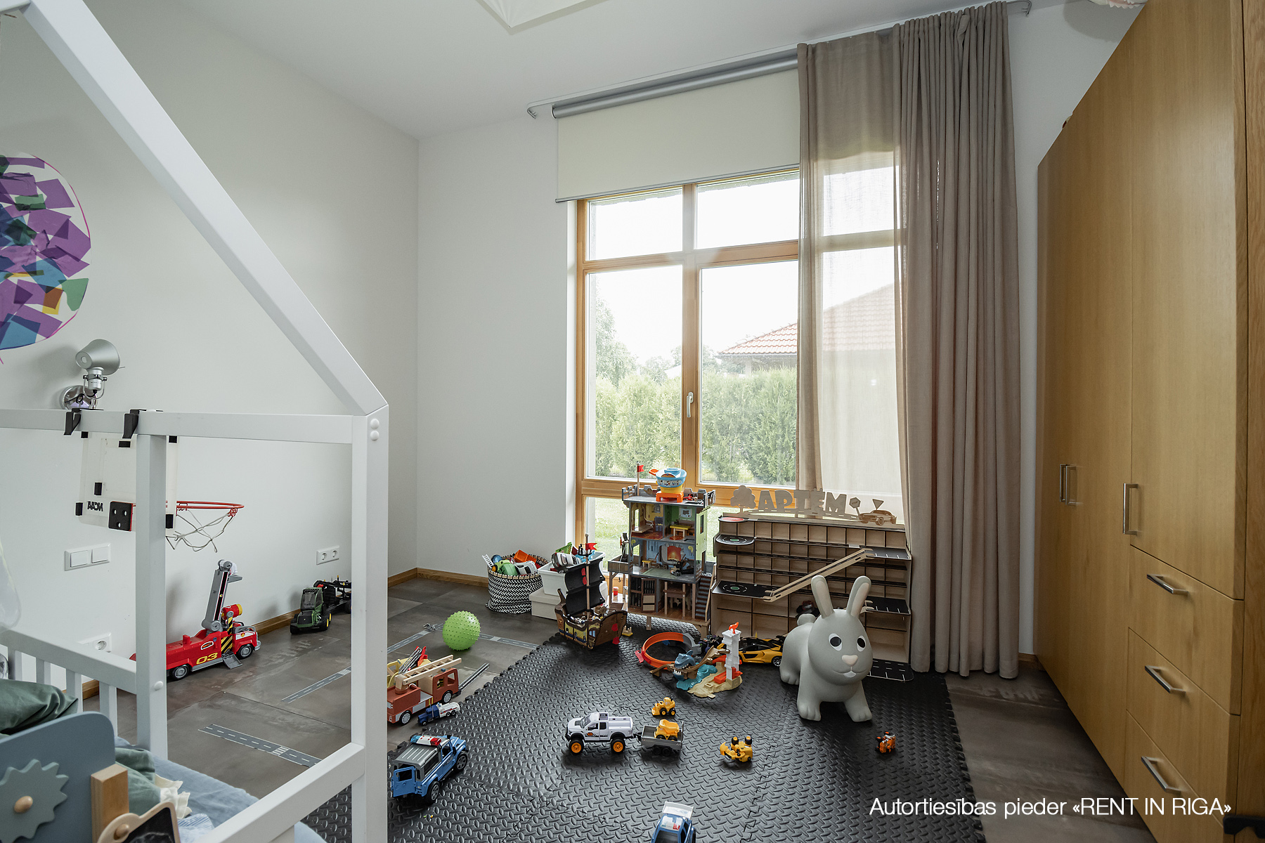 Izīrē māju, Skolas iela - Attēls 1