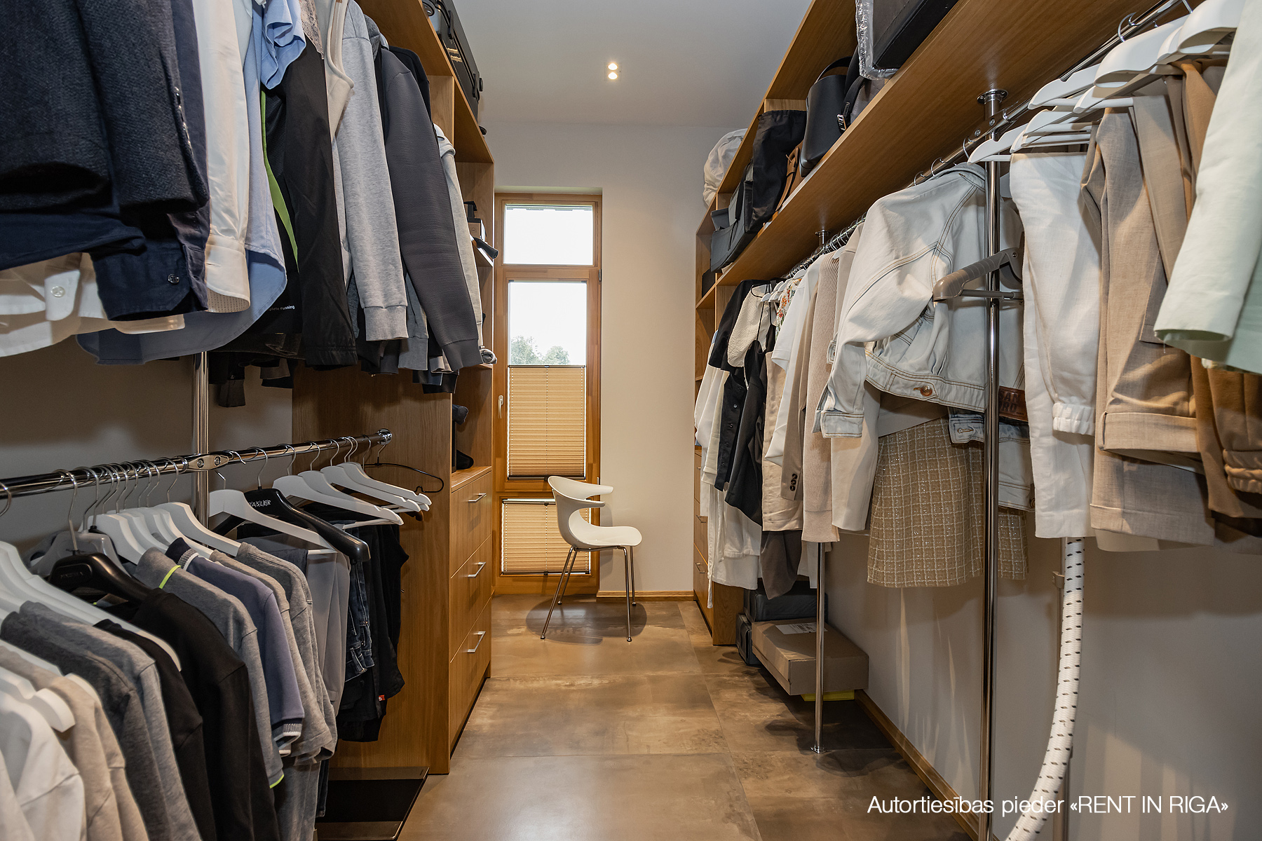 Izīrē māju, Skolas iela - Attēls 1