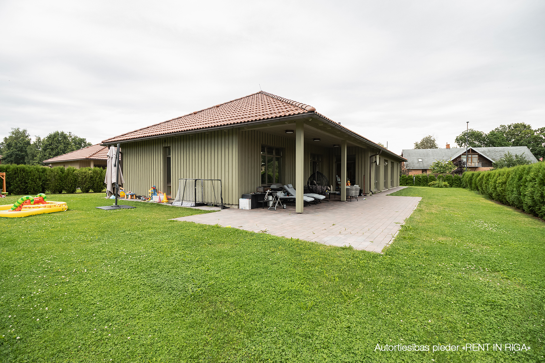 Izīrē māju, Skolas iela - Attēls 1