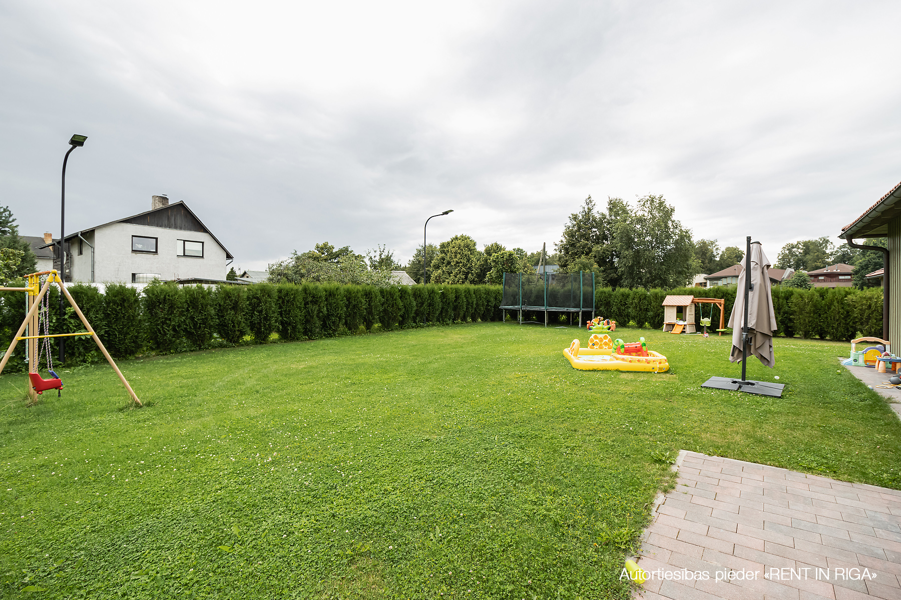 Izīrē māju, Skolas iela - Attēls 1