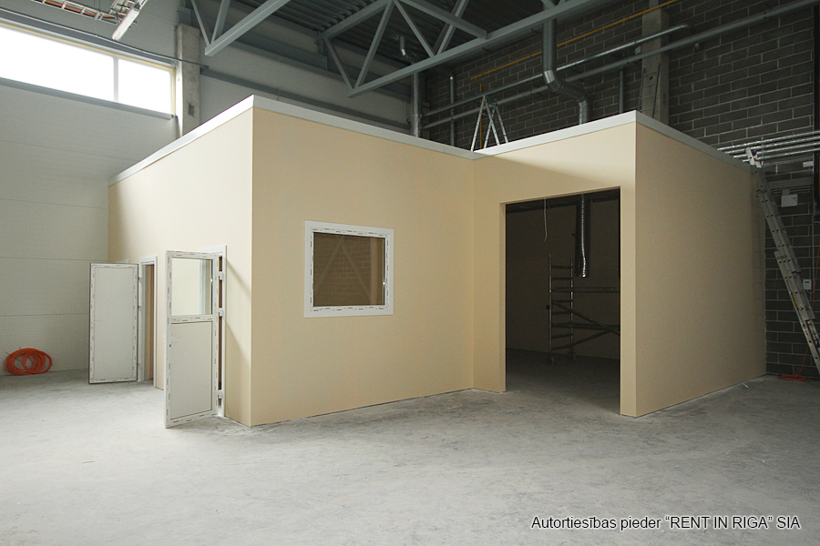 Iznomā noliktavu, Daugavgrīvas iela - Attēls 1