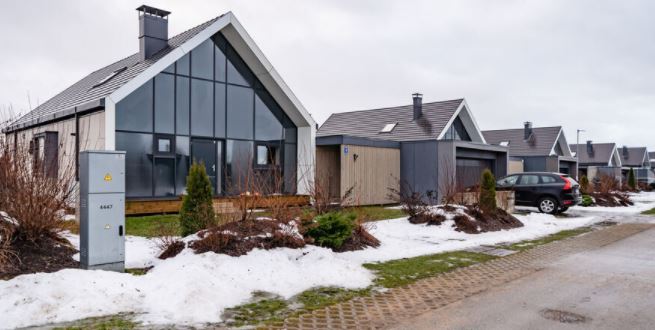 Izīrē māju, Jūras iela - Attēls 1