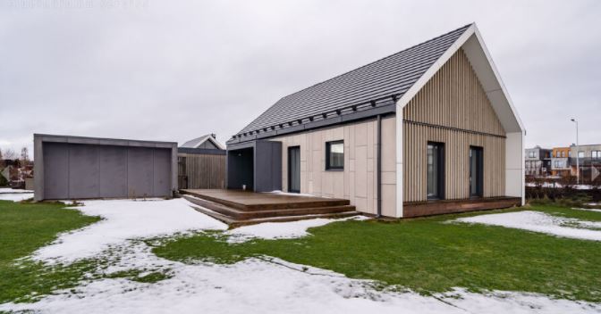 Izīrē māju, Jūras iela - Attēls 1