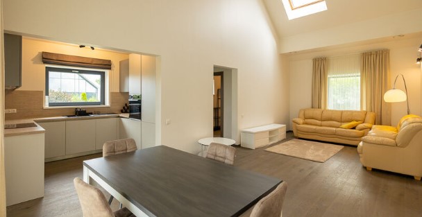 Izīrē māju, Jūras iela - Attēls 1