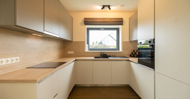 Izīrē māju, Jūras iela - Attēls 1