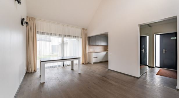 Izīrē māju, Jūras iela - Attēls 1