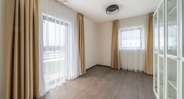 Izīrē māju, Jūras iela - Attēls 1