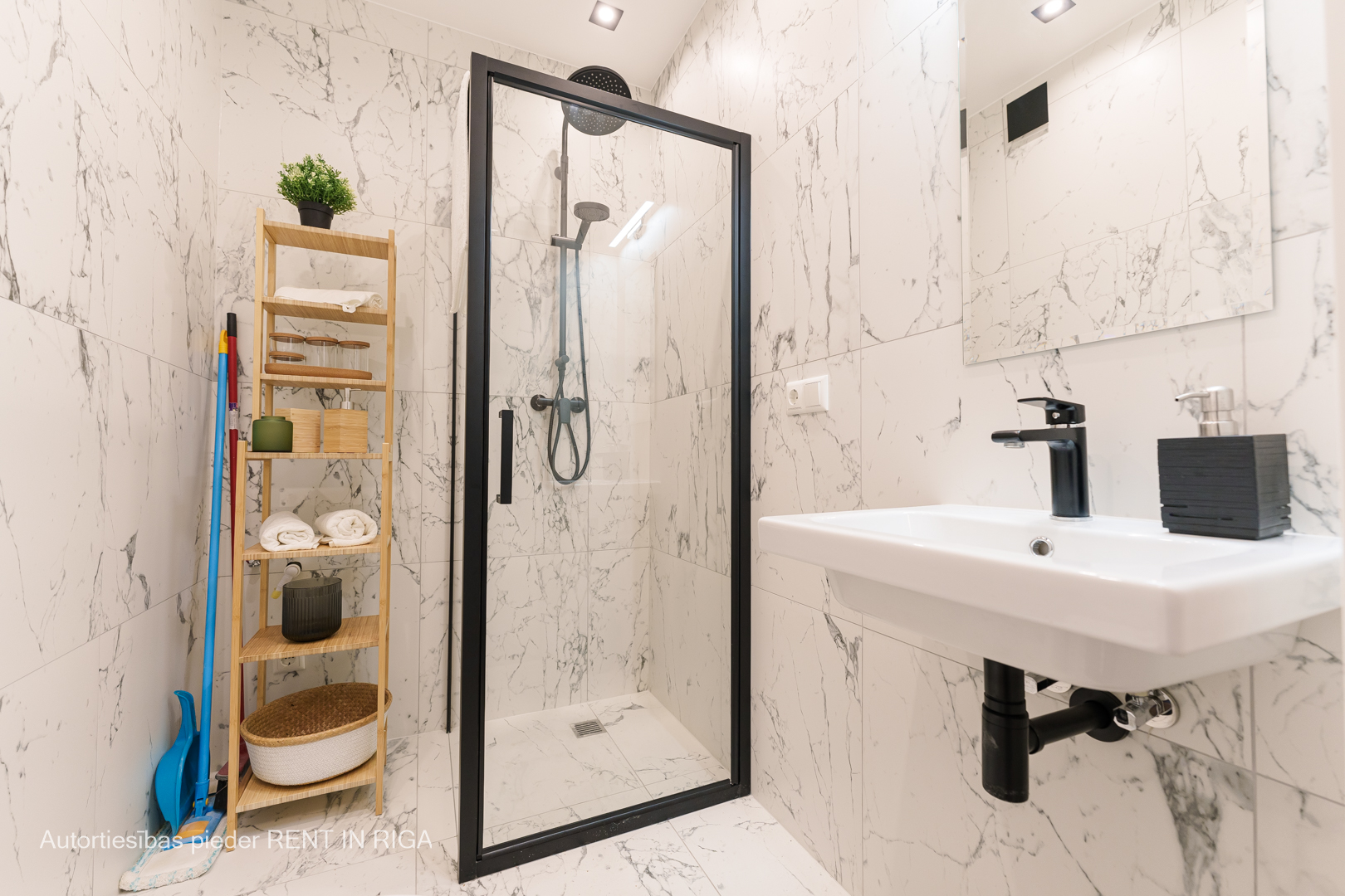 Pārdod dzīvokli, Ezermalas iela 4 - Attēls 1