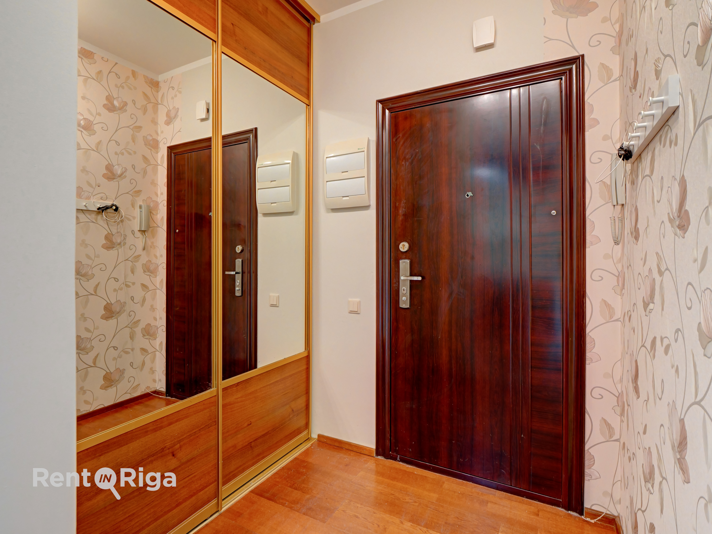 Pārdod dzīvokli, Lielā iela 19 - Attēls 1