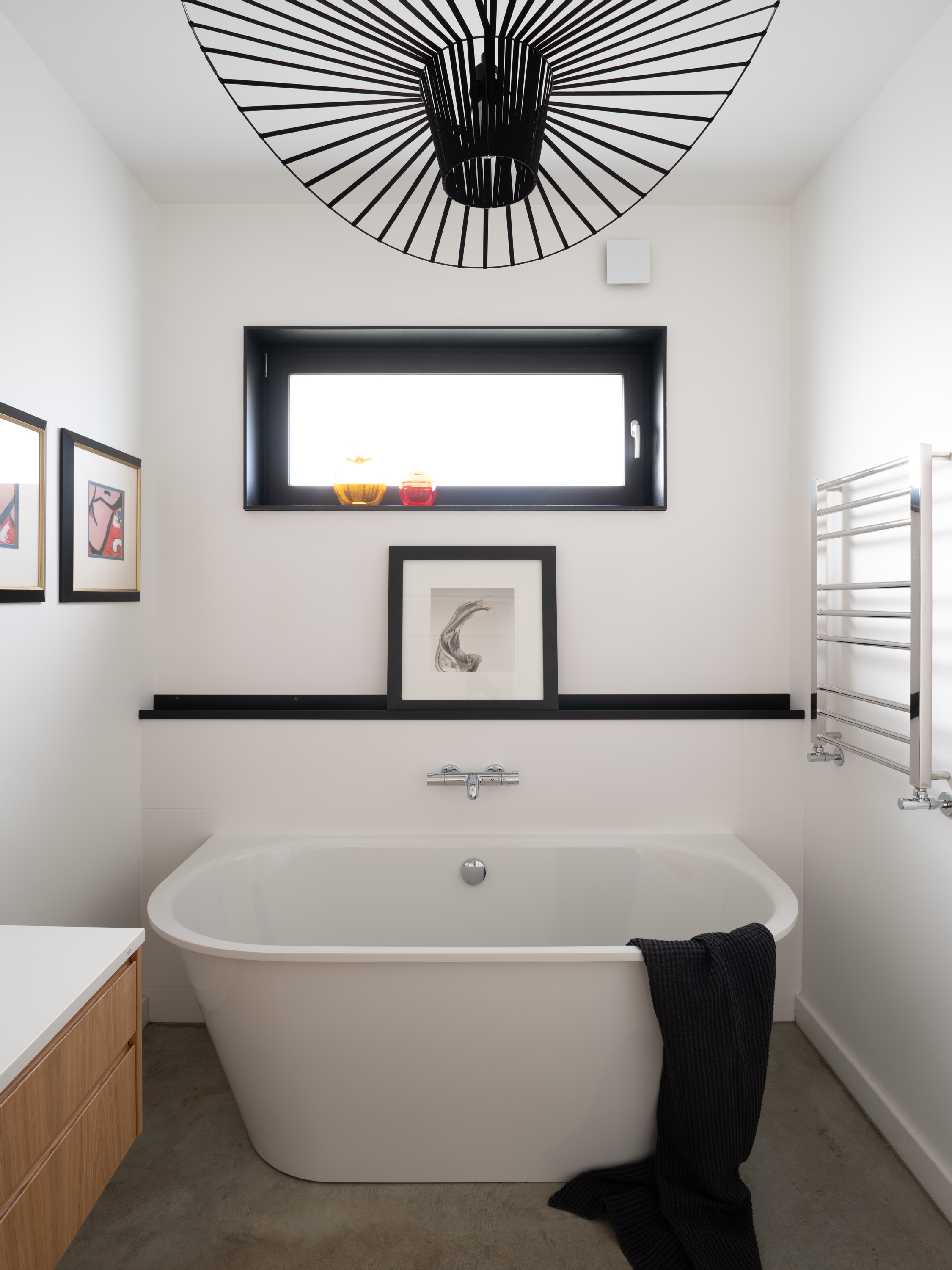 Pārdod māju, Codes iela - Attēls 1