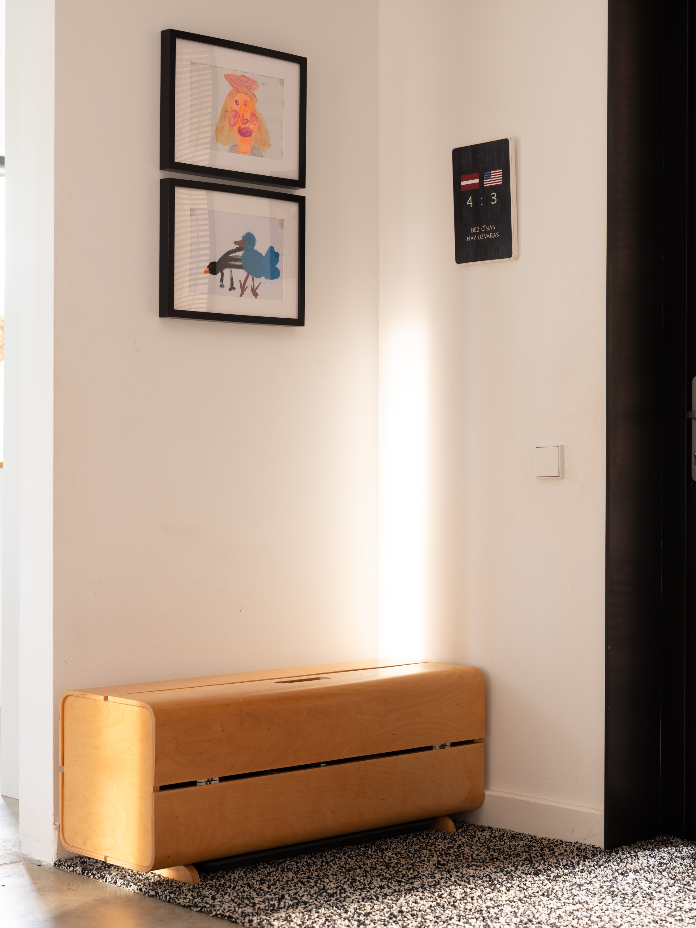 Pārdod māju, Codes iela - Attēls 1