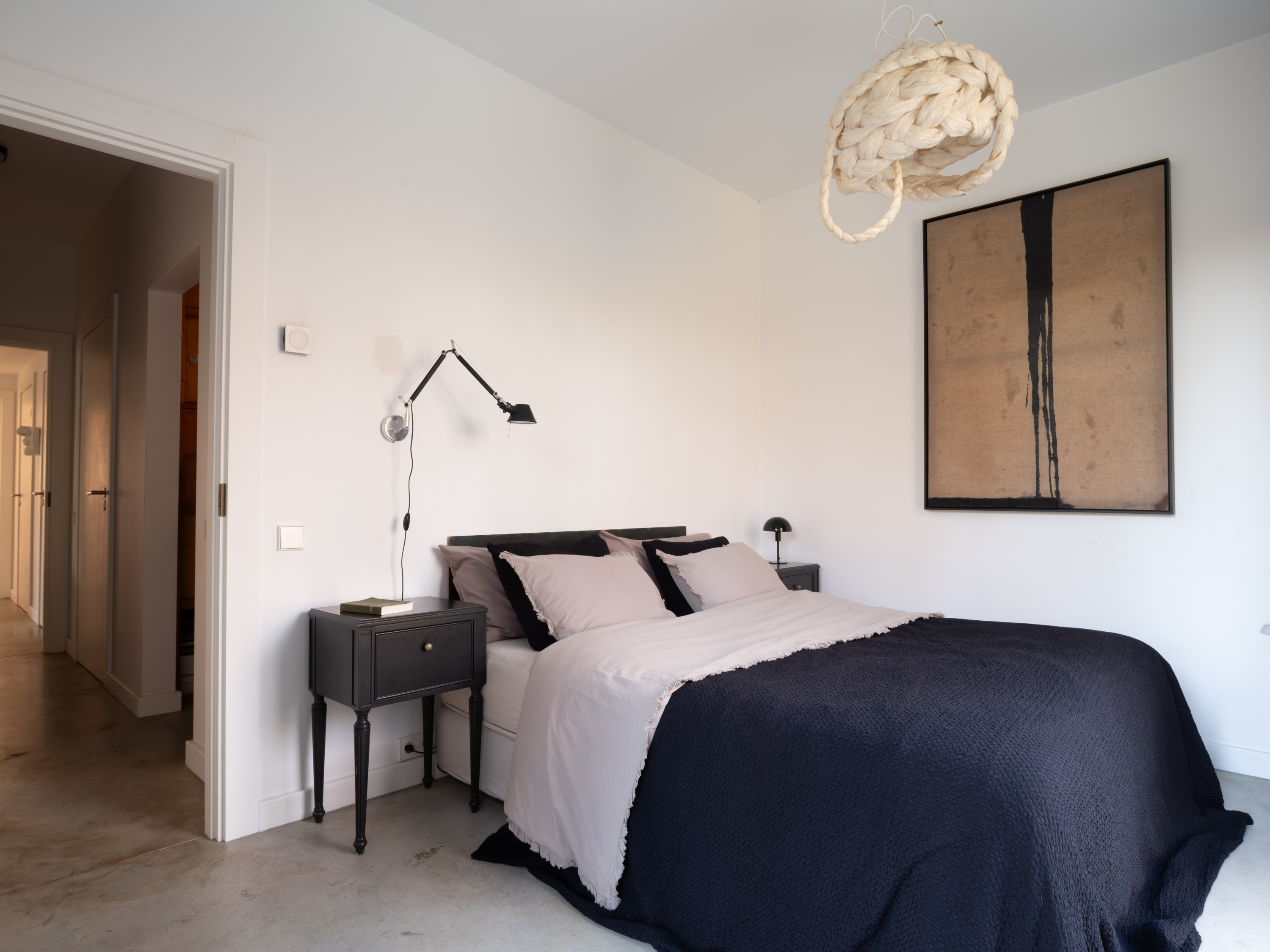 Pārdod māju, Codes iela - Attēls 1