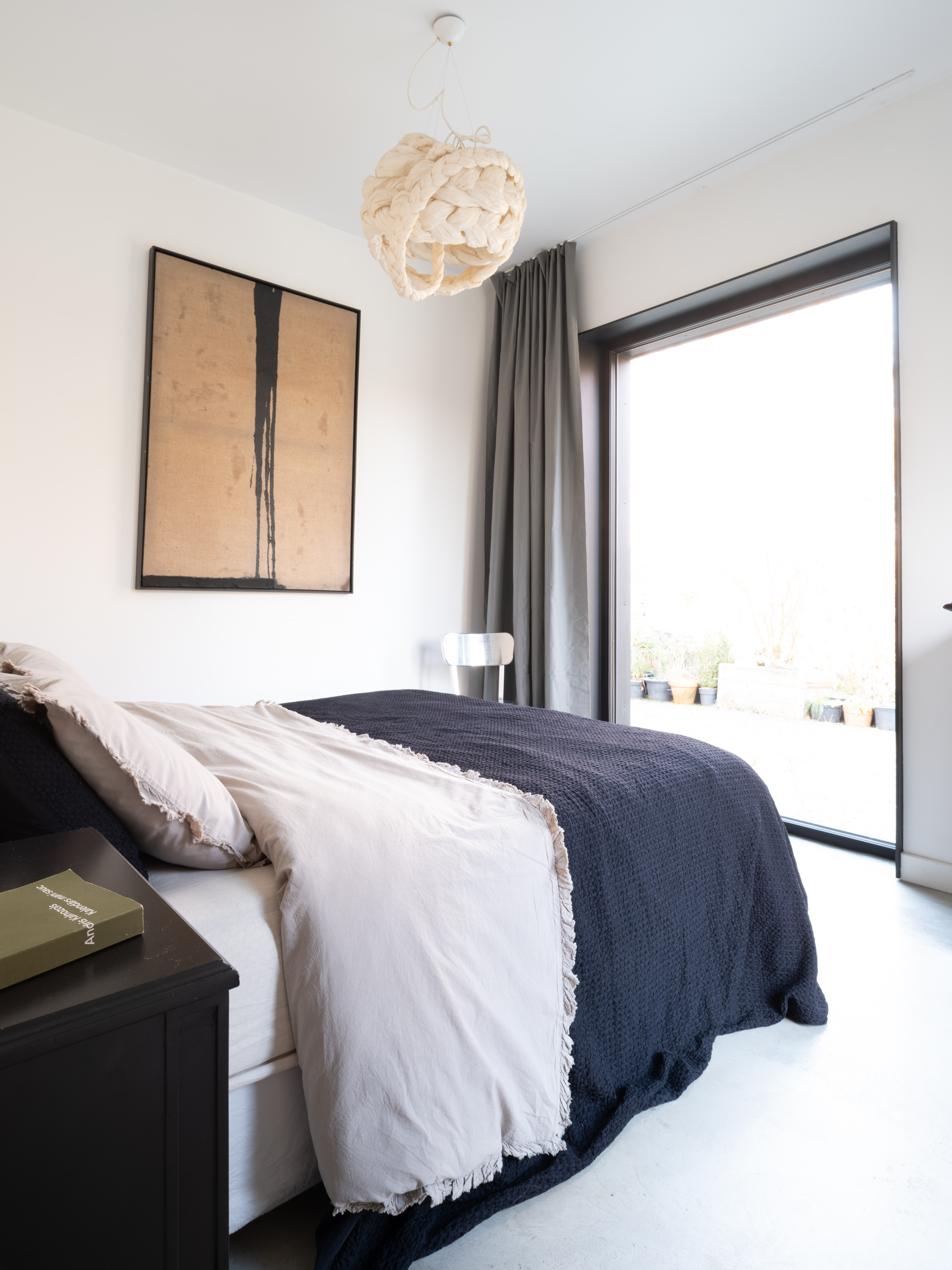 Pārdod māju, Codes iela - Attēls 1