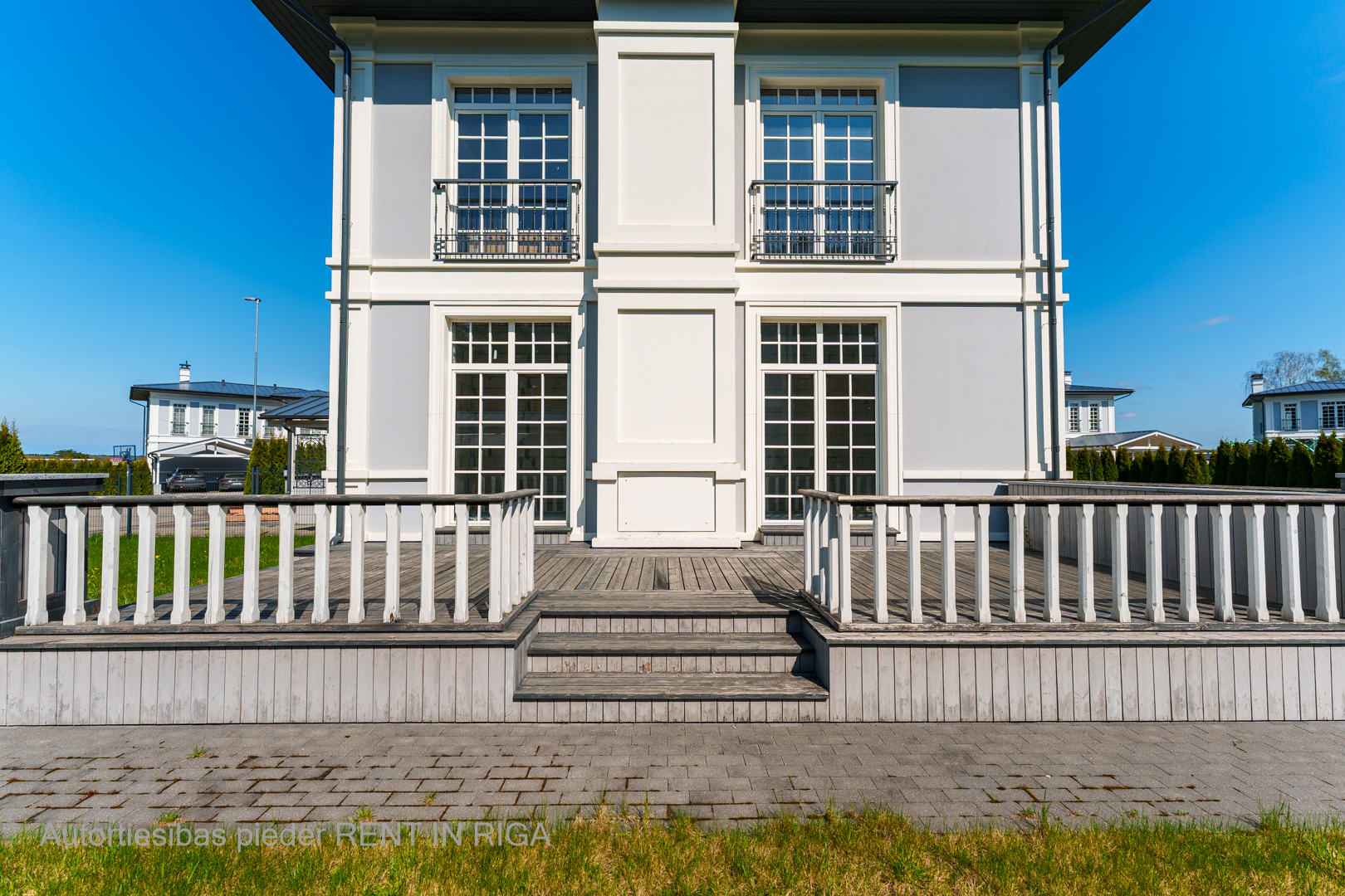 Pārdod māju, Pakrastu iela - Attēls 1