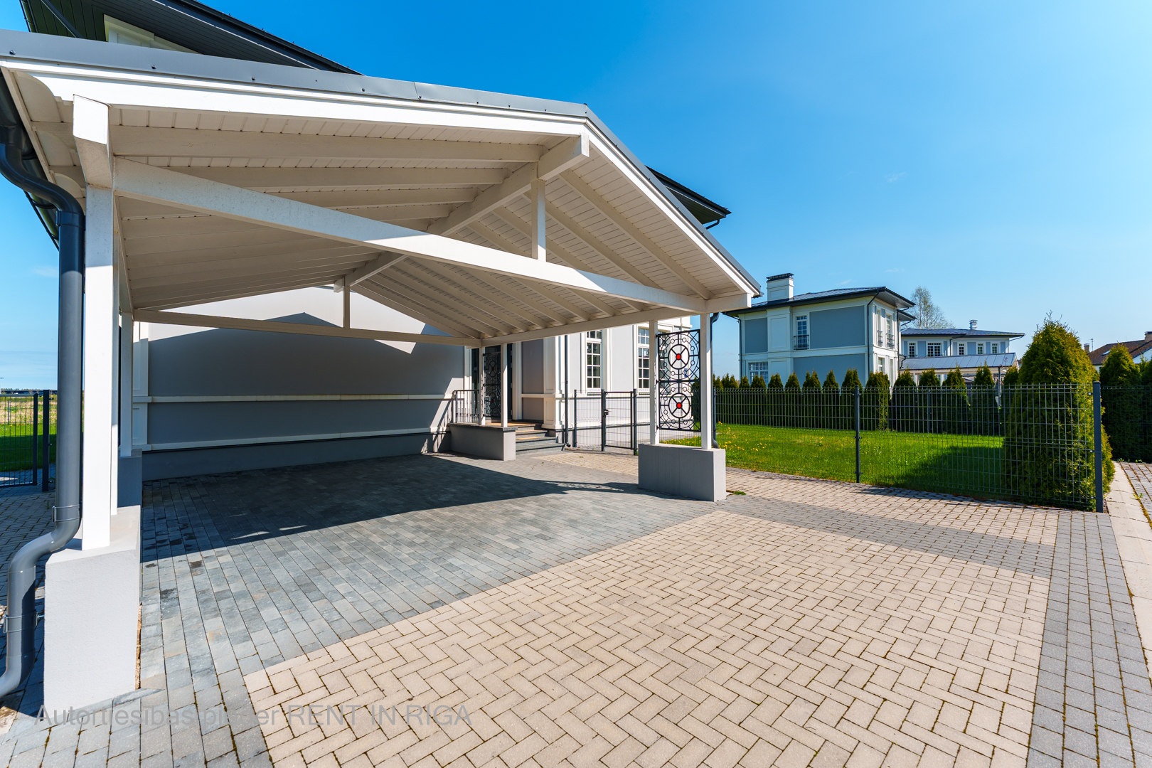 Pārdod māju, Pakrastu iela - Attēls 1