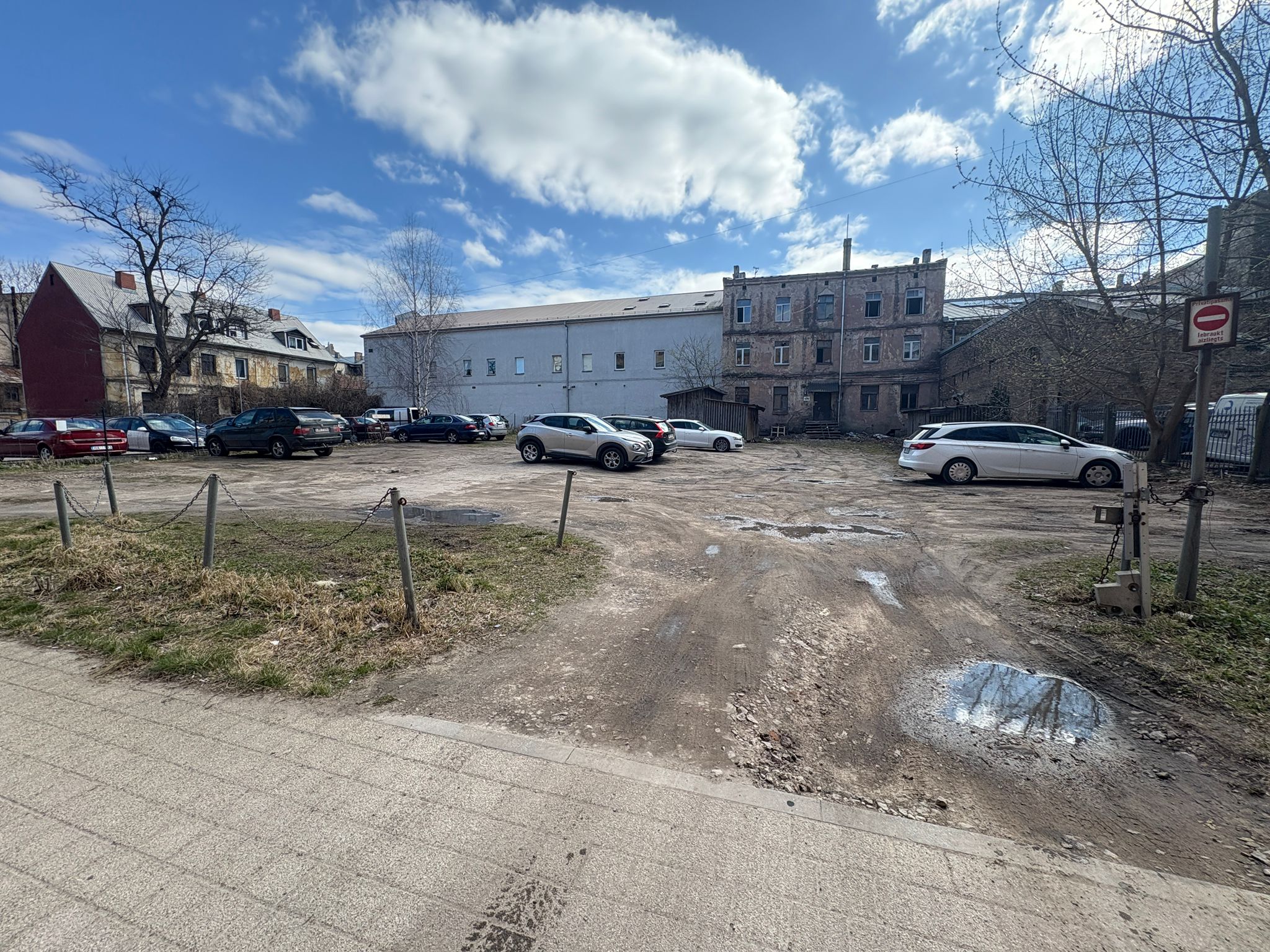 Pārdod zemi, Kārļa Milenbaha iela - Attēls 1