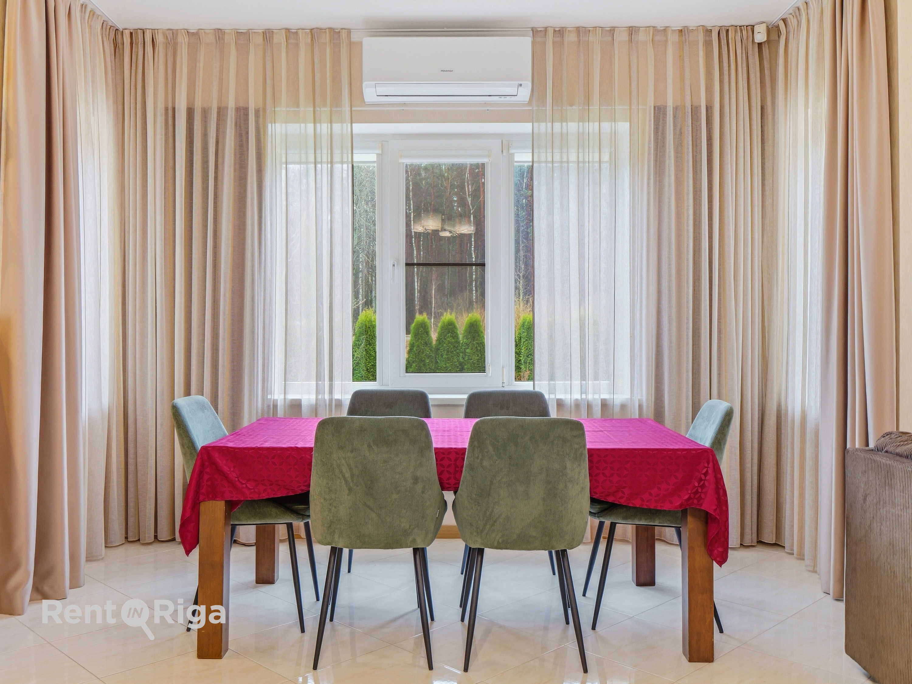 Izīrē māju, Spilves iela - Attēls 1