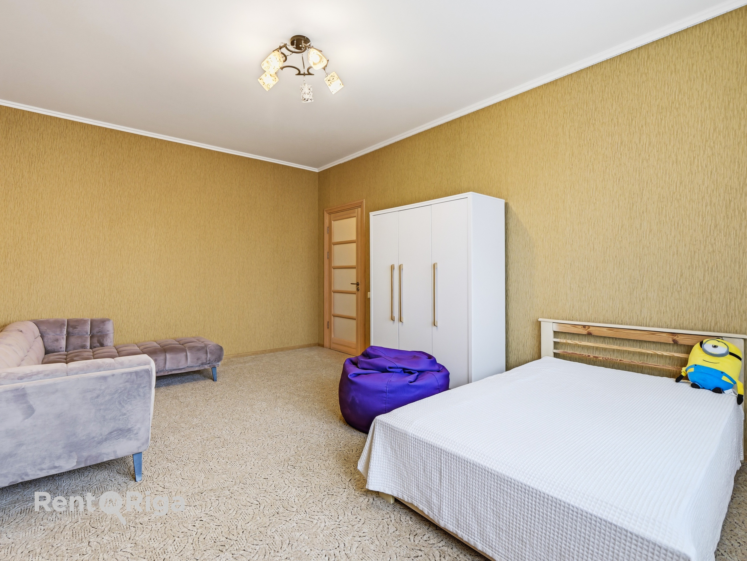 Izīrē māju, Spilves iela - Attēls 1