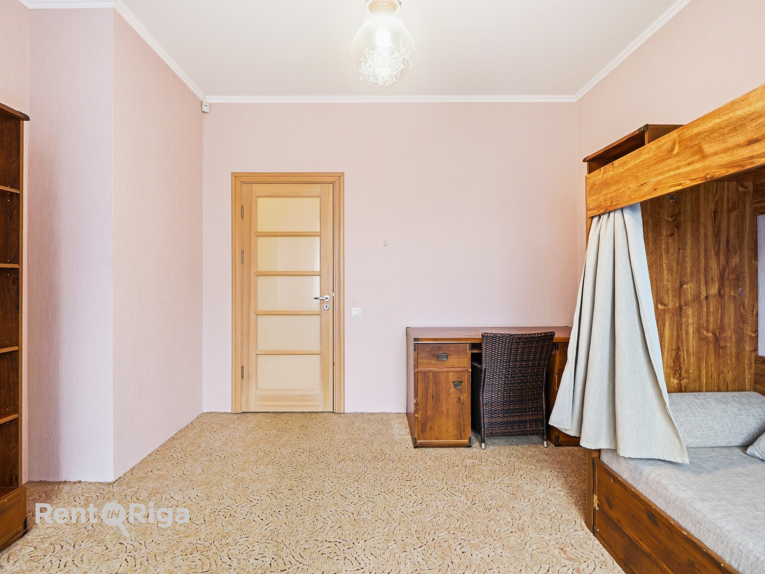 Izīrē māju, Spilves iela - Attēls 1