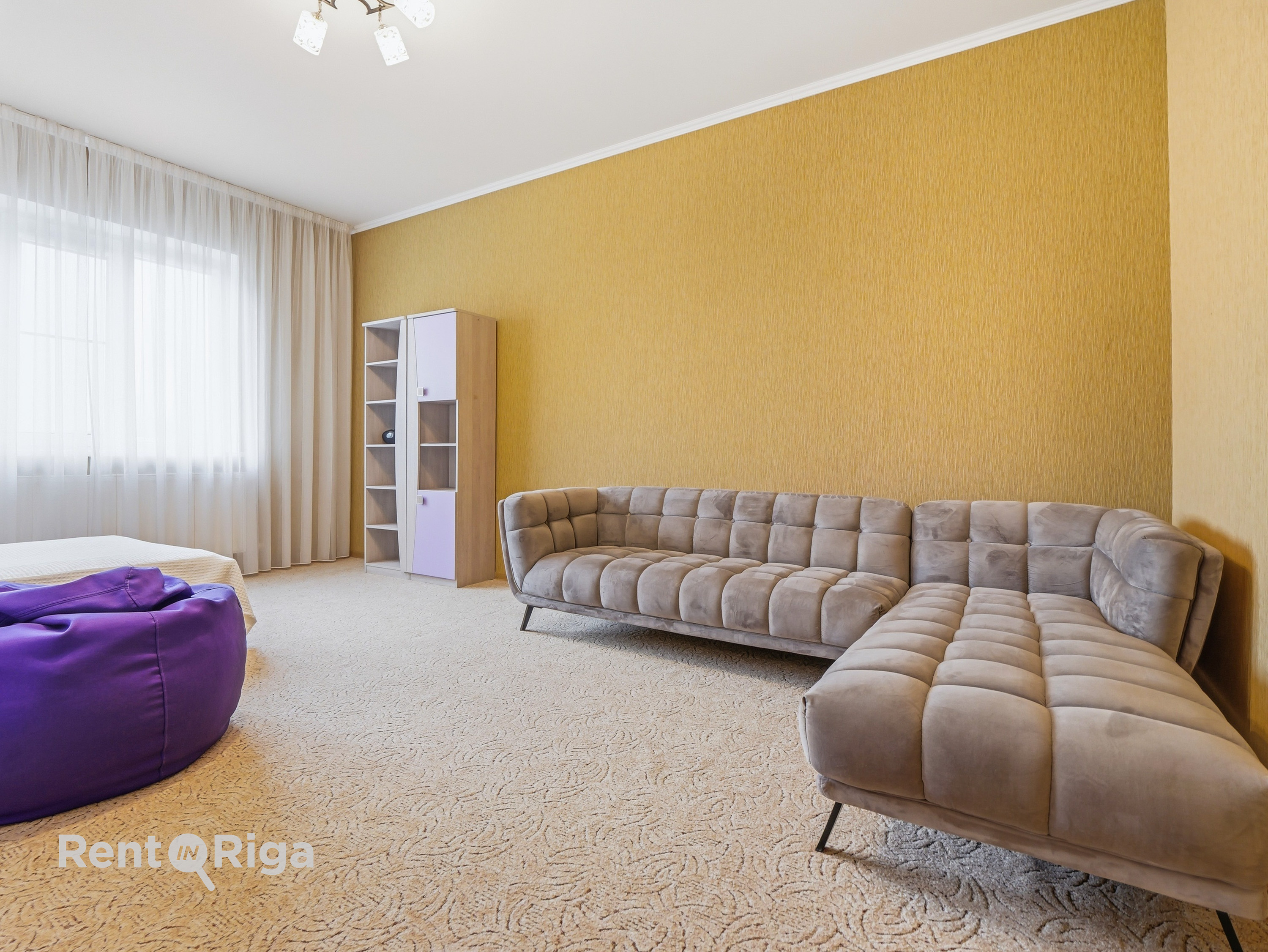 Izīrē māju, Spilves iela - Attēls 1