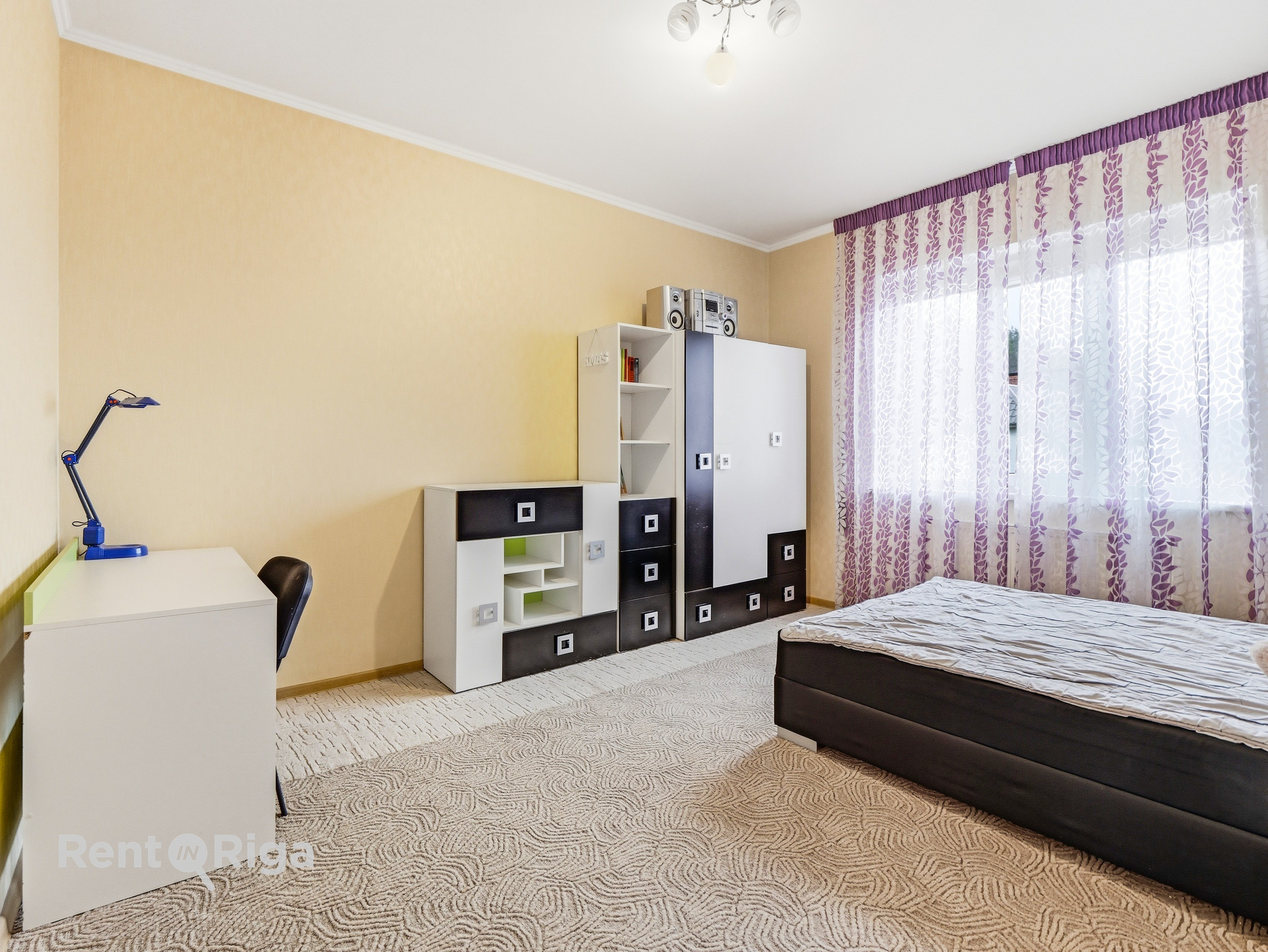 Izīrē māju, Spilves iela - Attēls 1