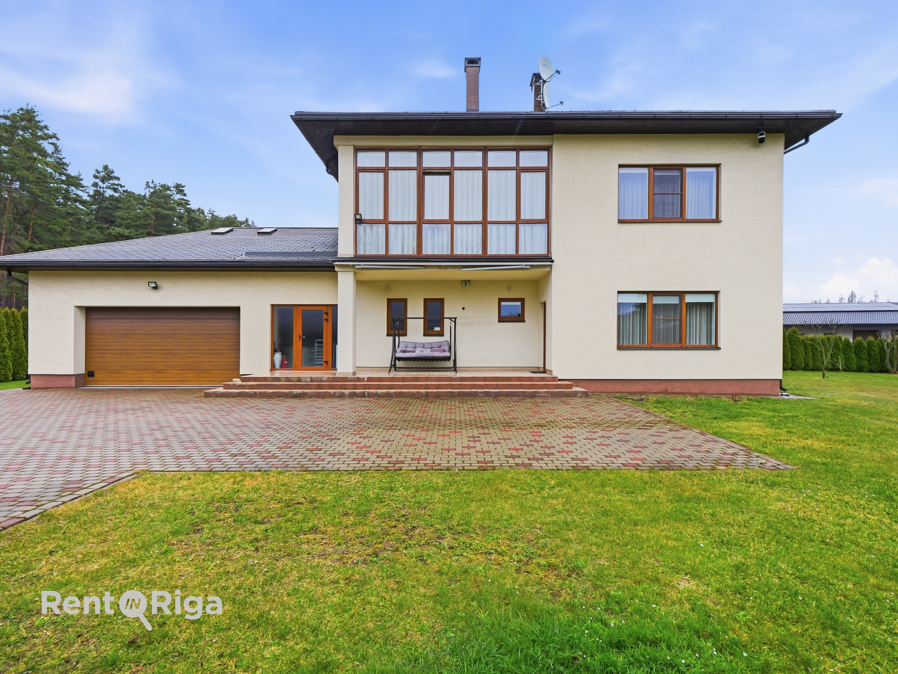 Izīrē māju, Spilves iela - Attēls 1