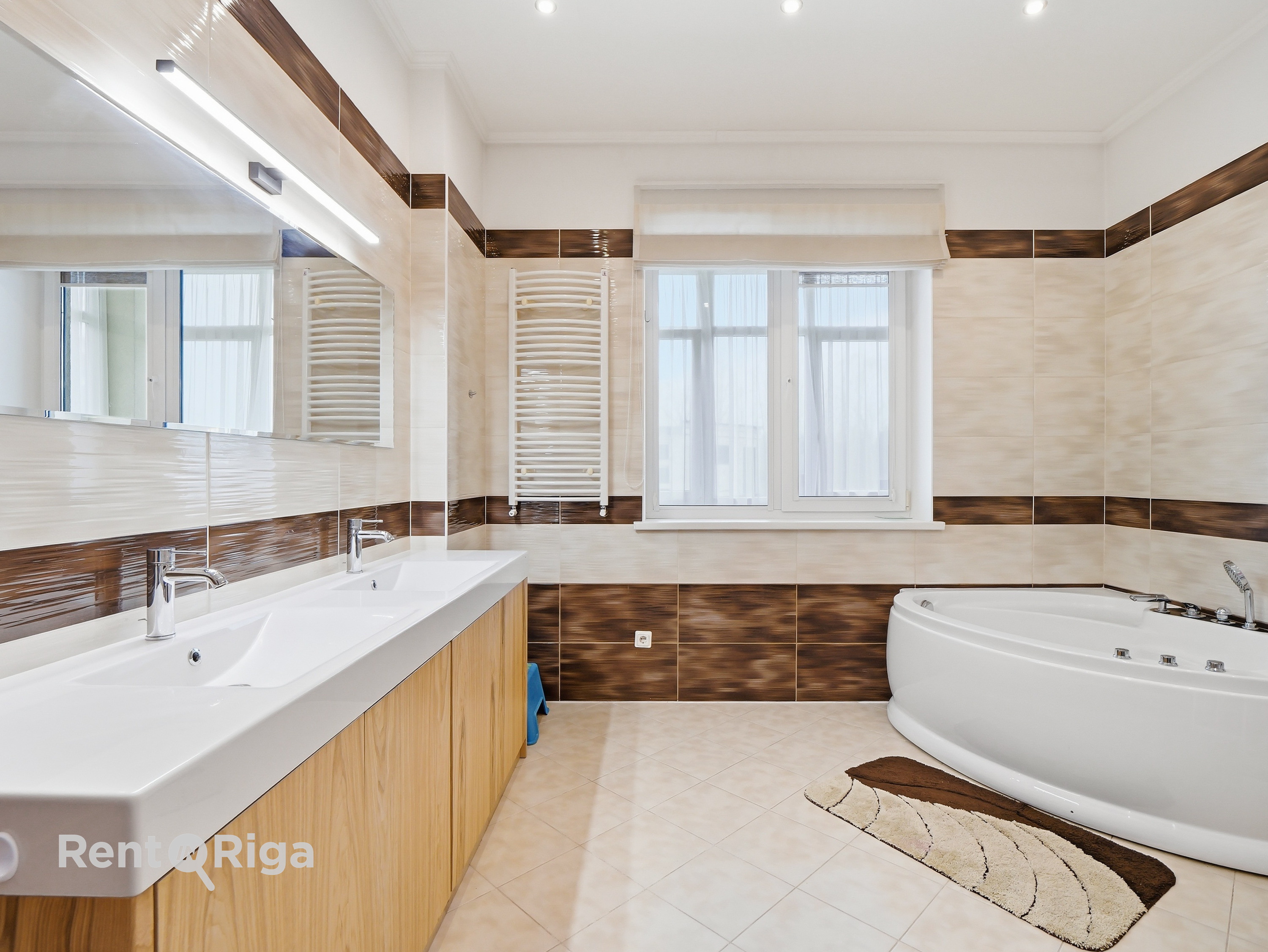 Izīrē māju, Spilves iela - Attēls 1