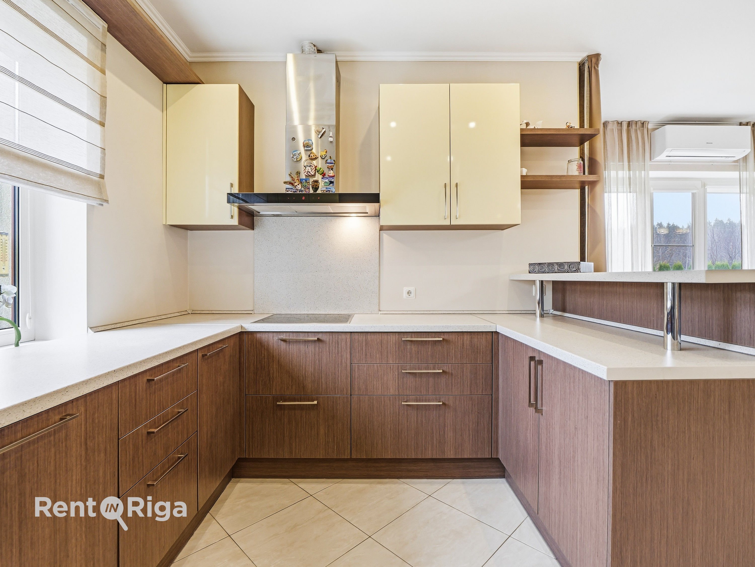 Izīrē māju, Spilves iela - Attēls 1