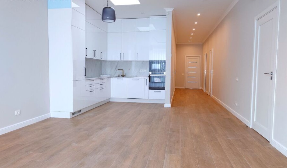 Izīrē māju, Lielā iela - Attēls 1