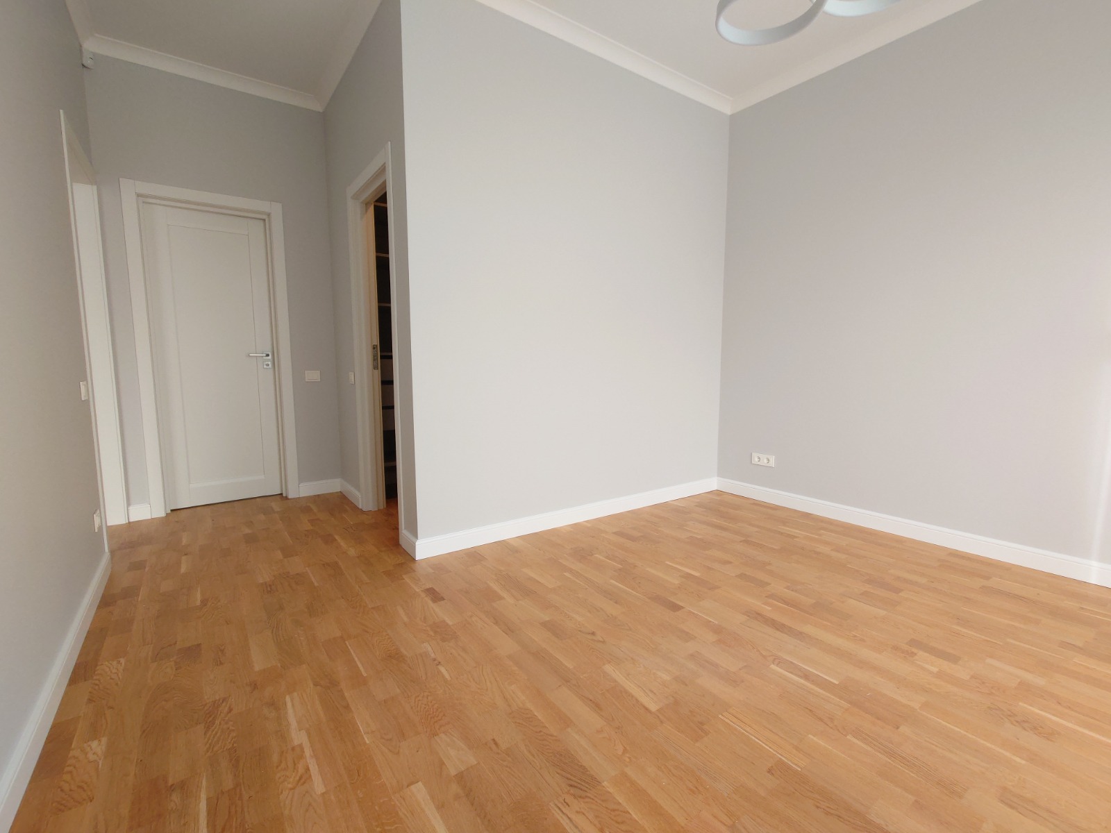 Izīrē māju, Lielā iela - Attēls 1