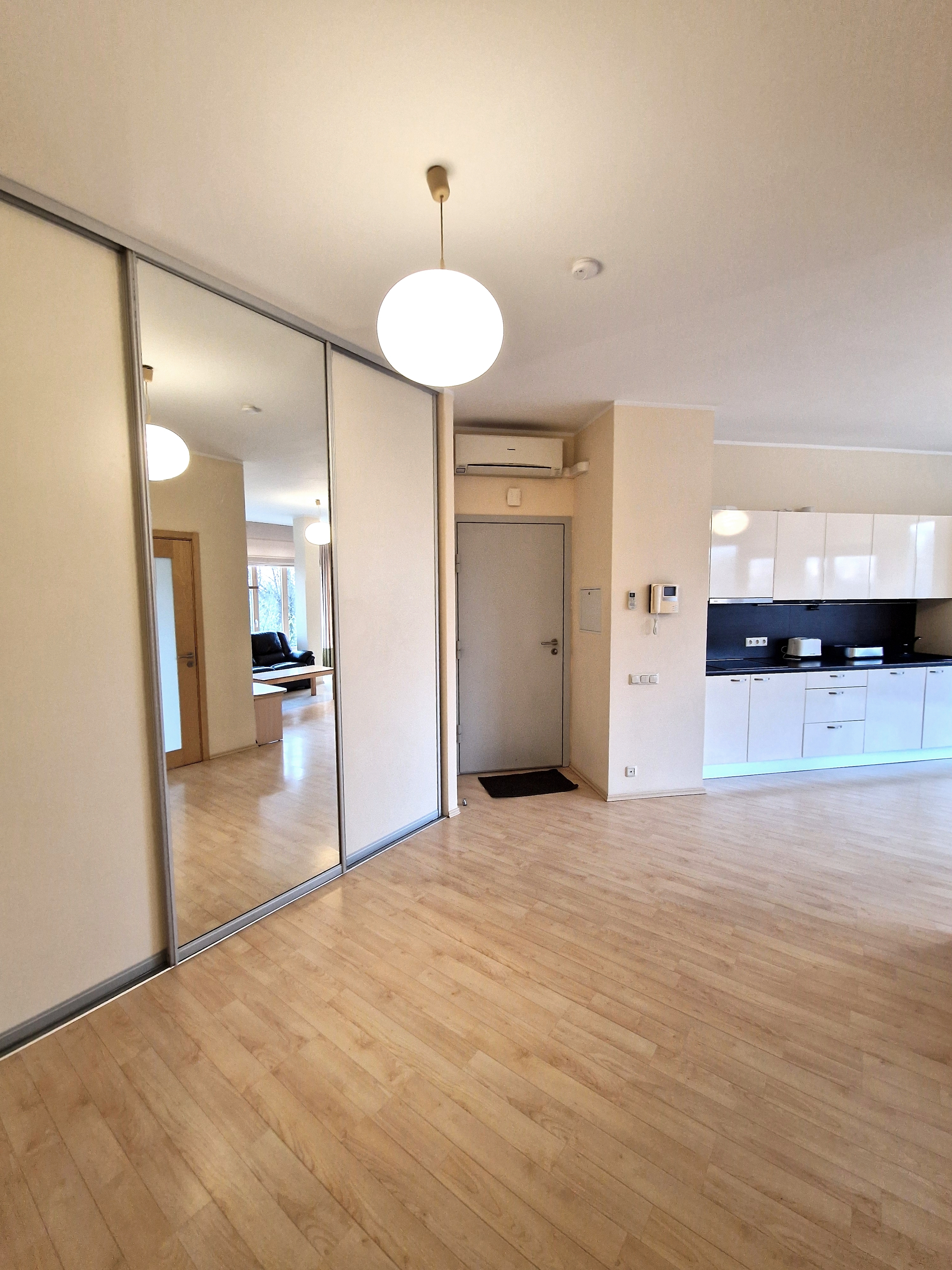 Izīrē dzīvokli, Vienības gatve 192 - Attēls 1