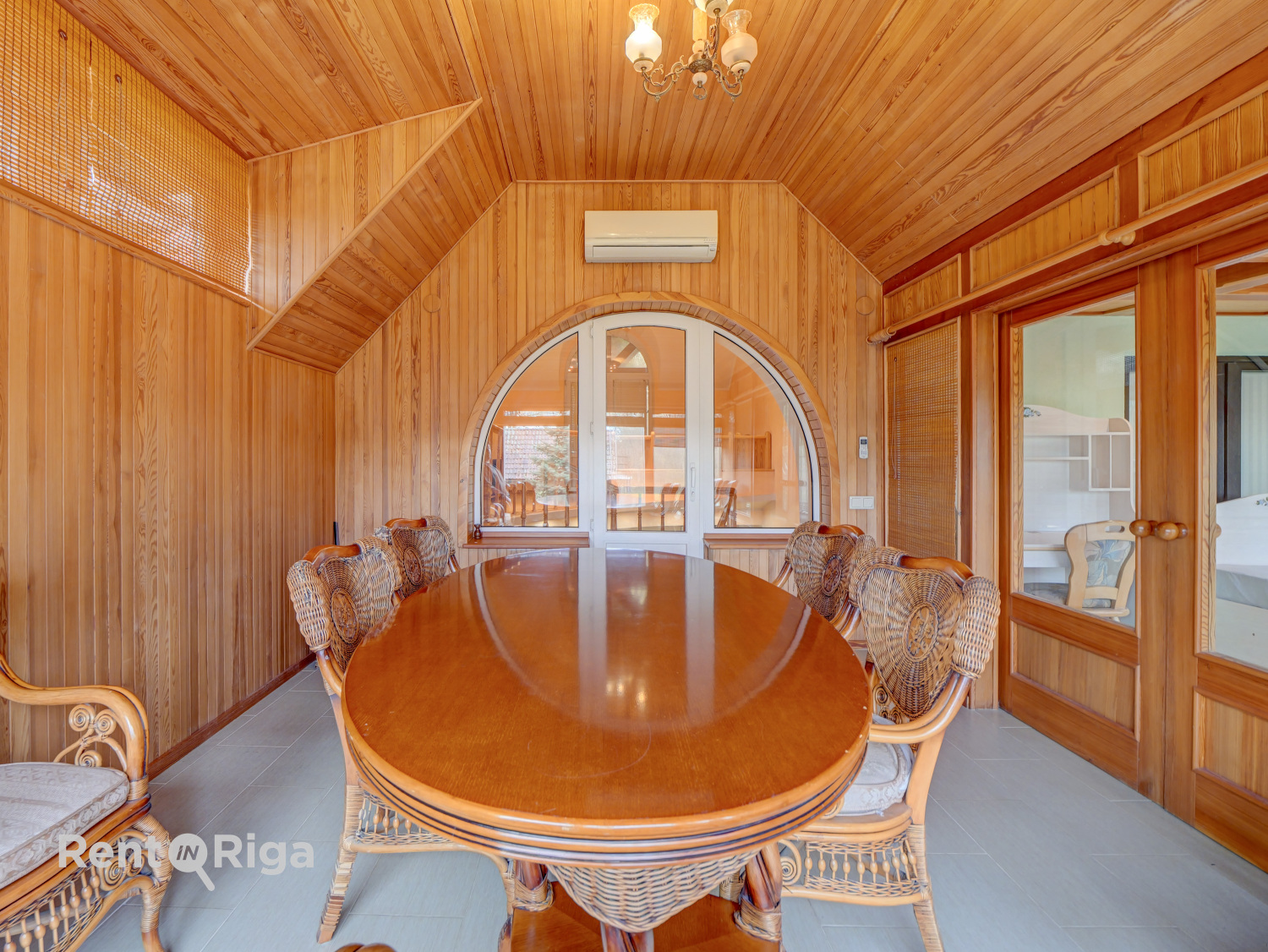 Pārdod māju, Salienieki iela - Attēls 1