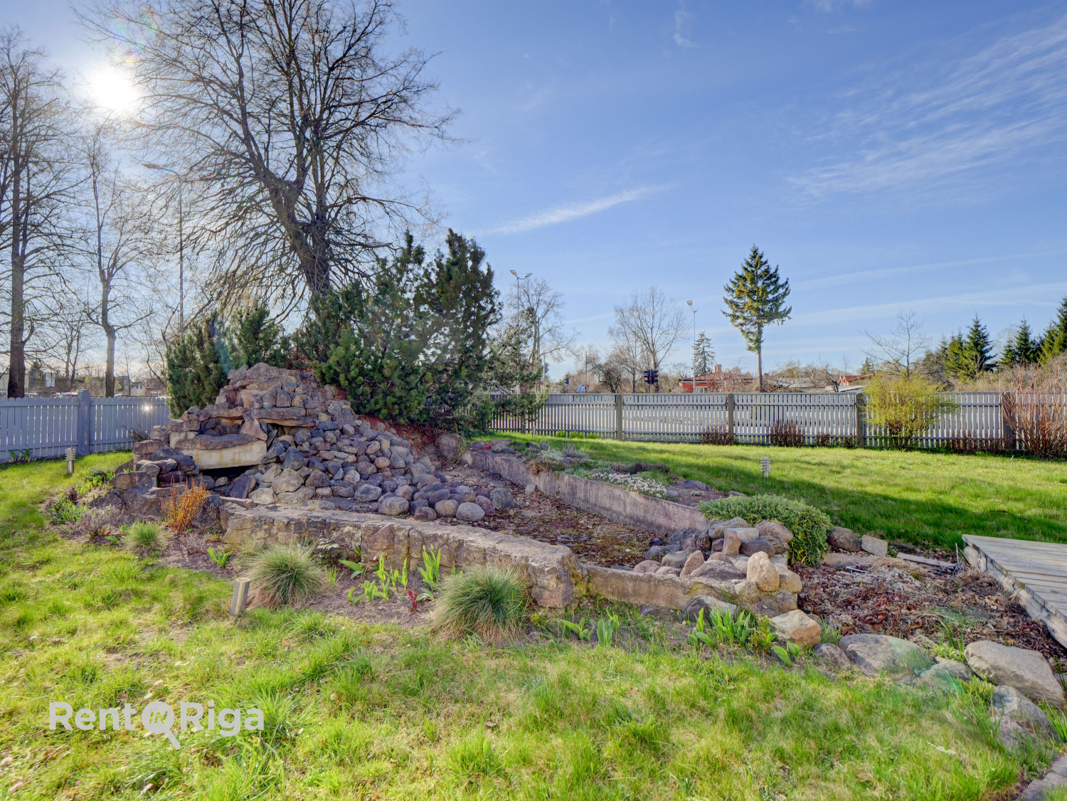 Pārdod māju, Strazdu iela - Attēls 1