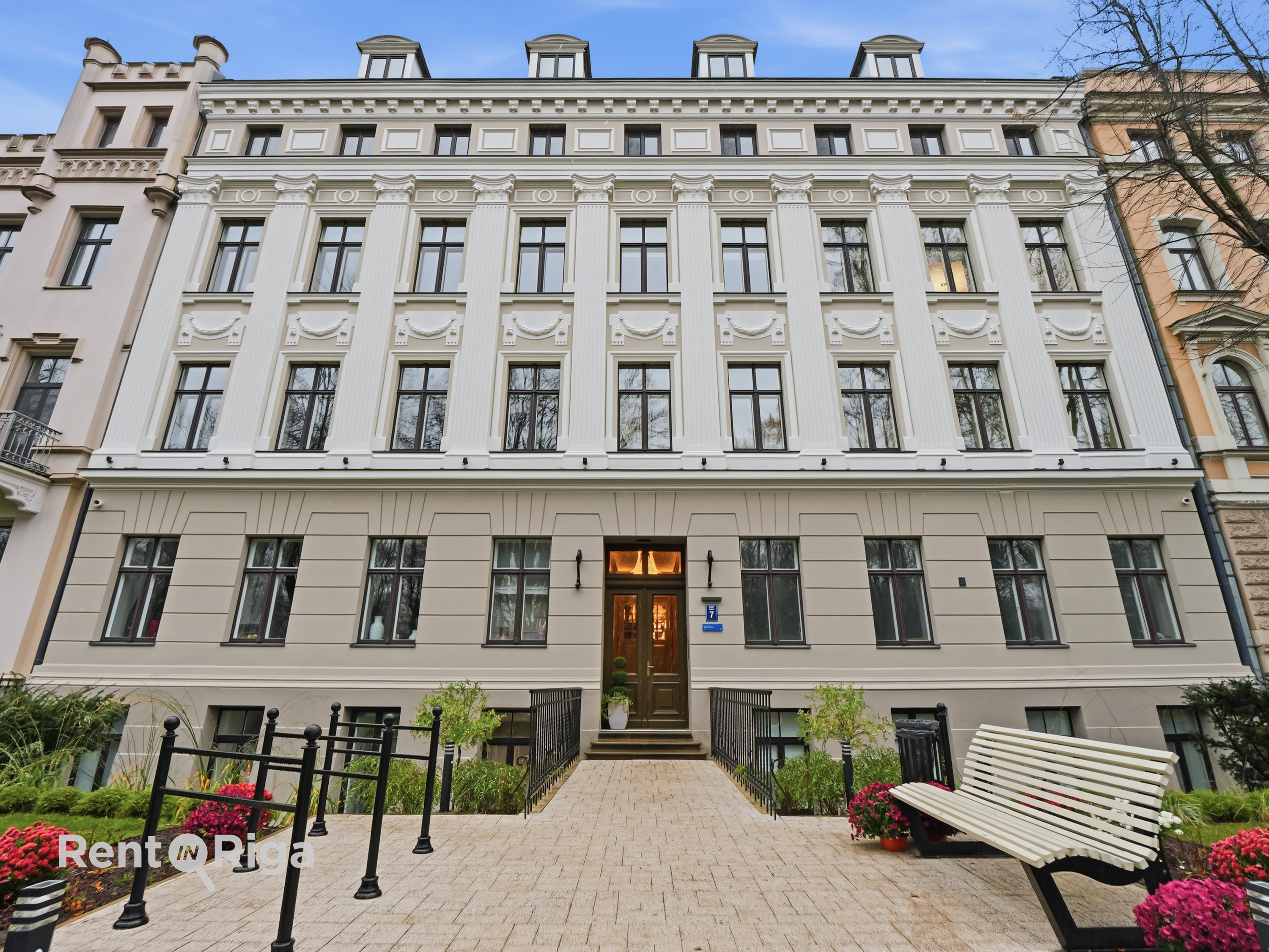 Pārdod dzīvokli, Kalpaka bulvāris 7 - Attēls 1