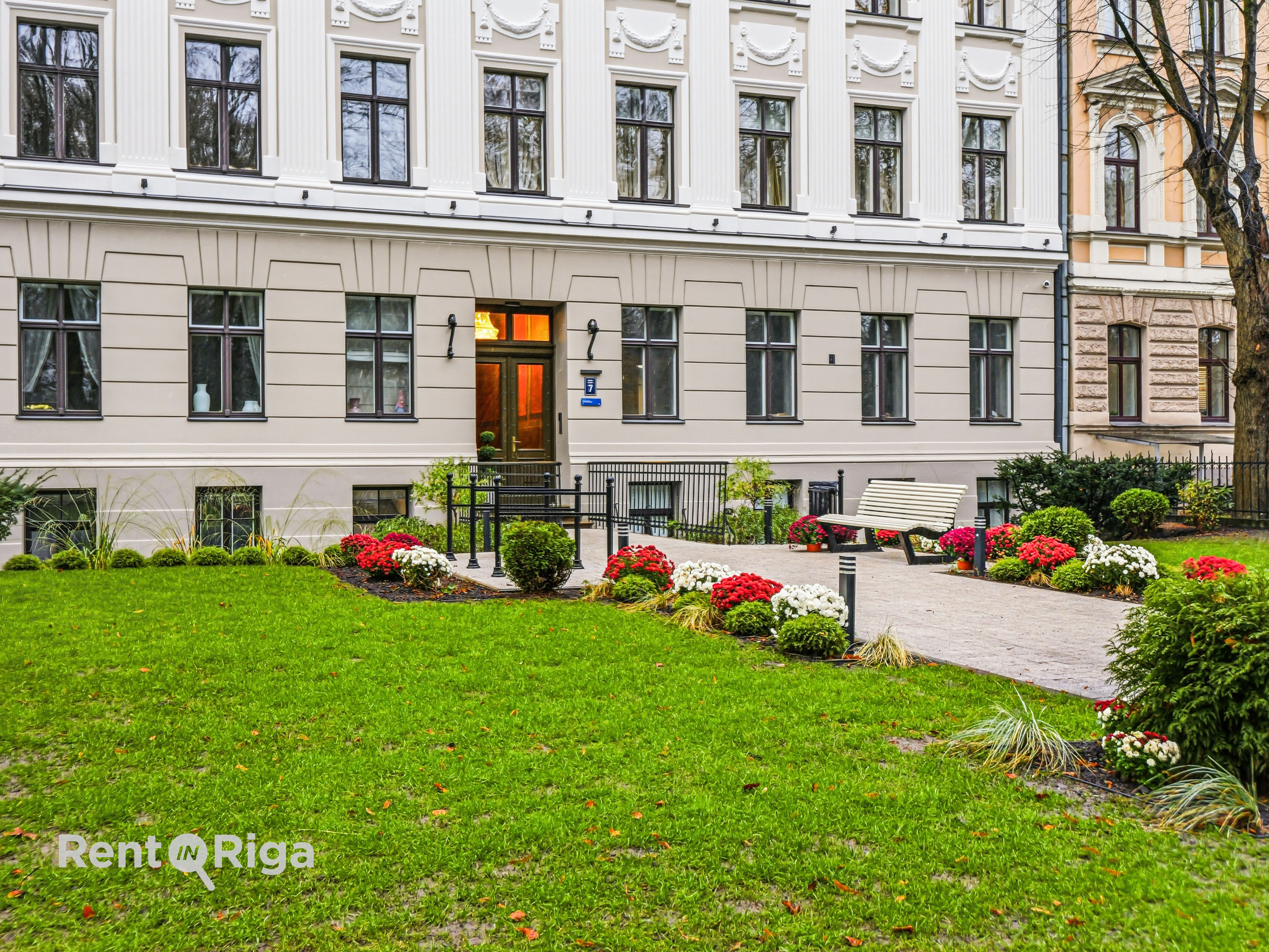 Pārdod dzīvokli, Kalpaka bulvāris 7 - Attēls 1