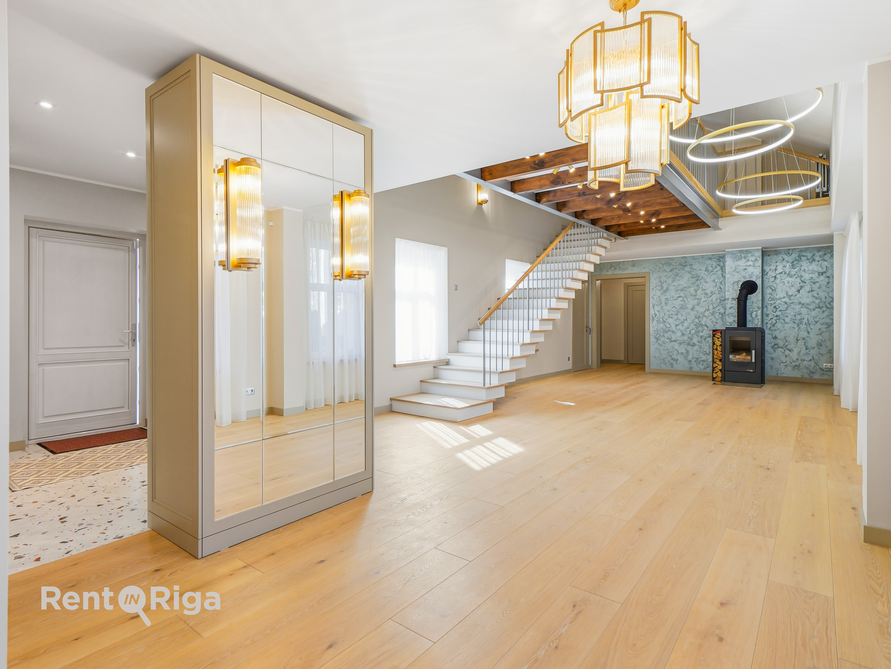 Izīrē māju, Tirgus iela - Attēls 1